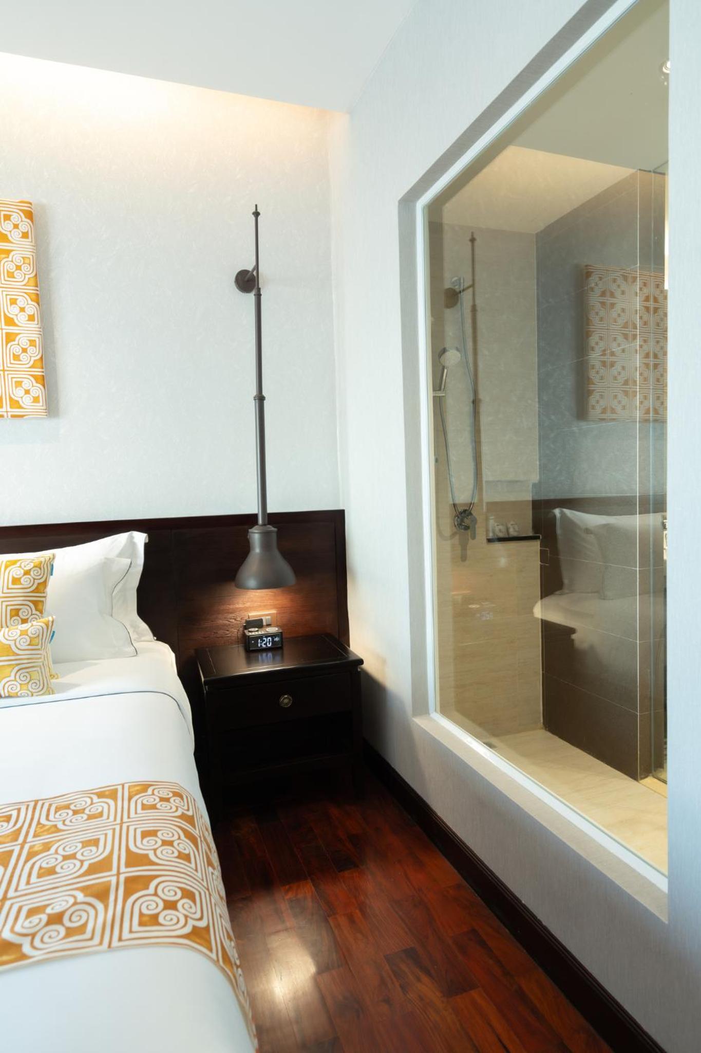 Deluxe King Room photo 2