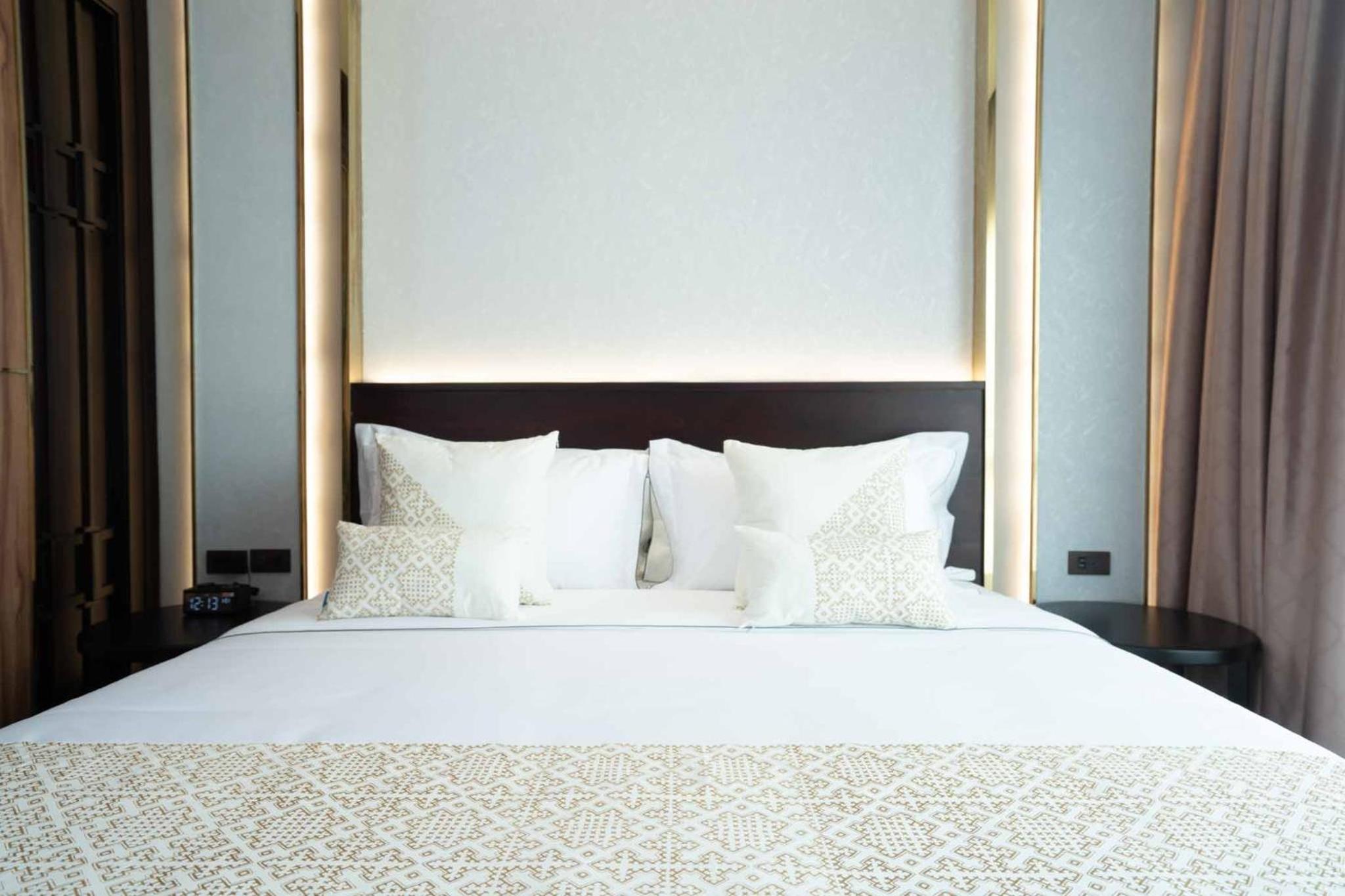 Suite with City View - Photo 7