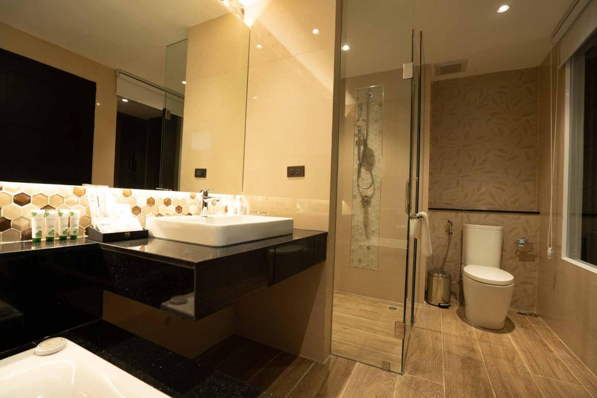 Suite with City View - Photo 3