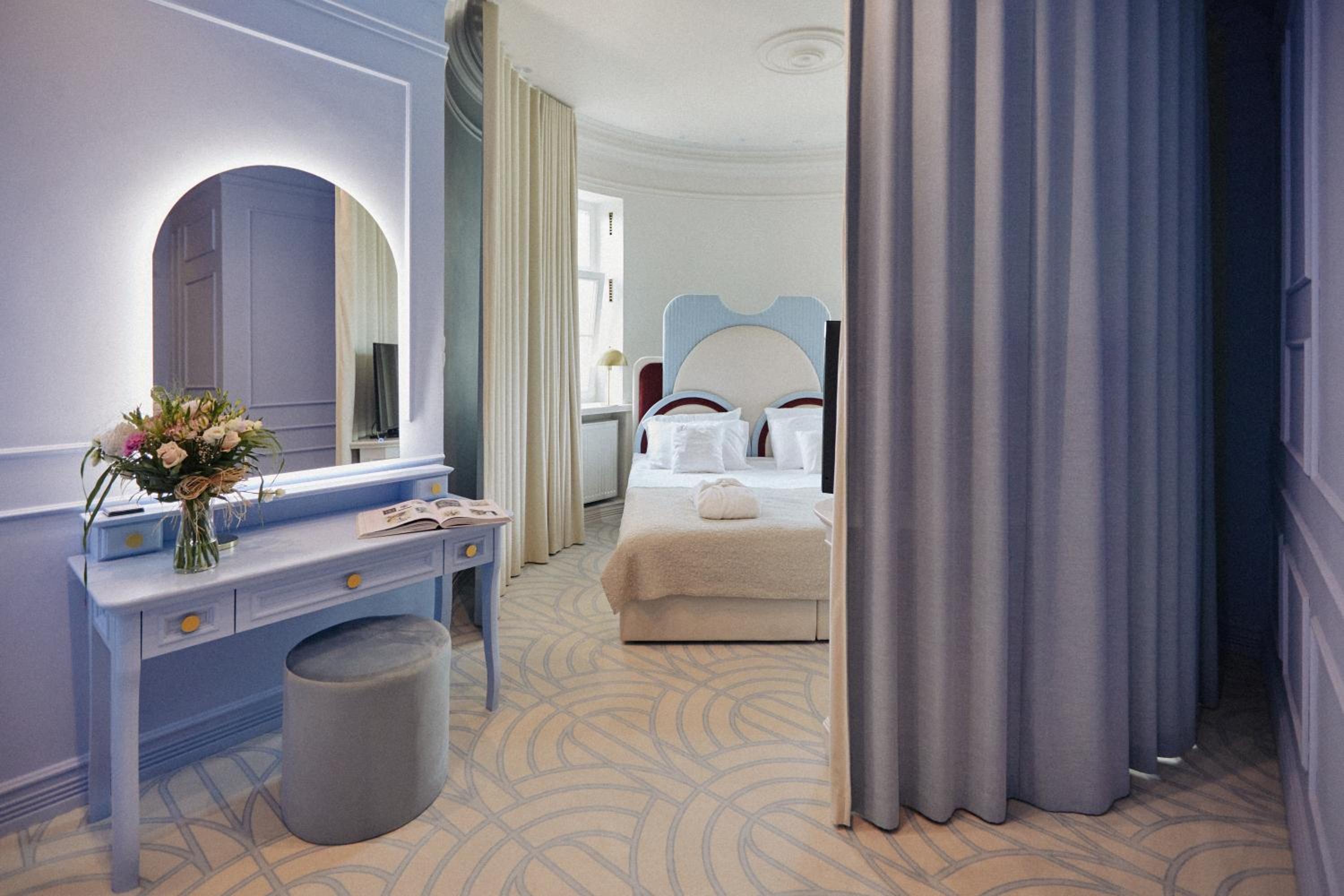 Executive Suite - Photo 1