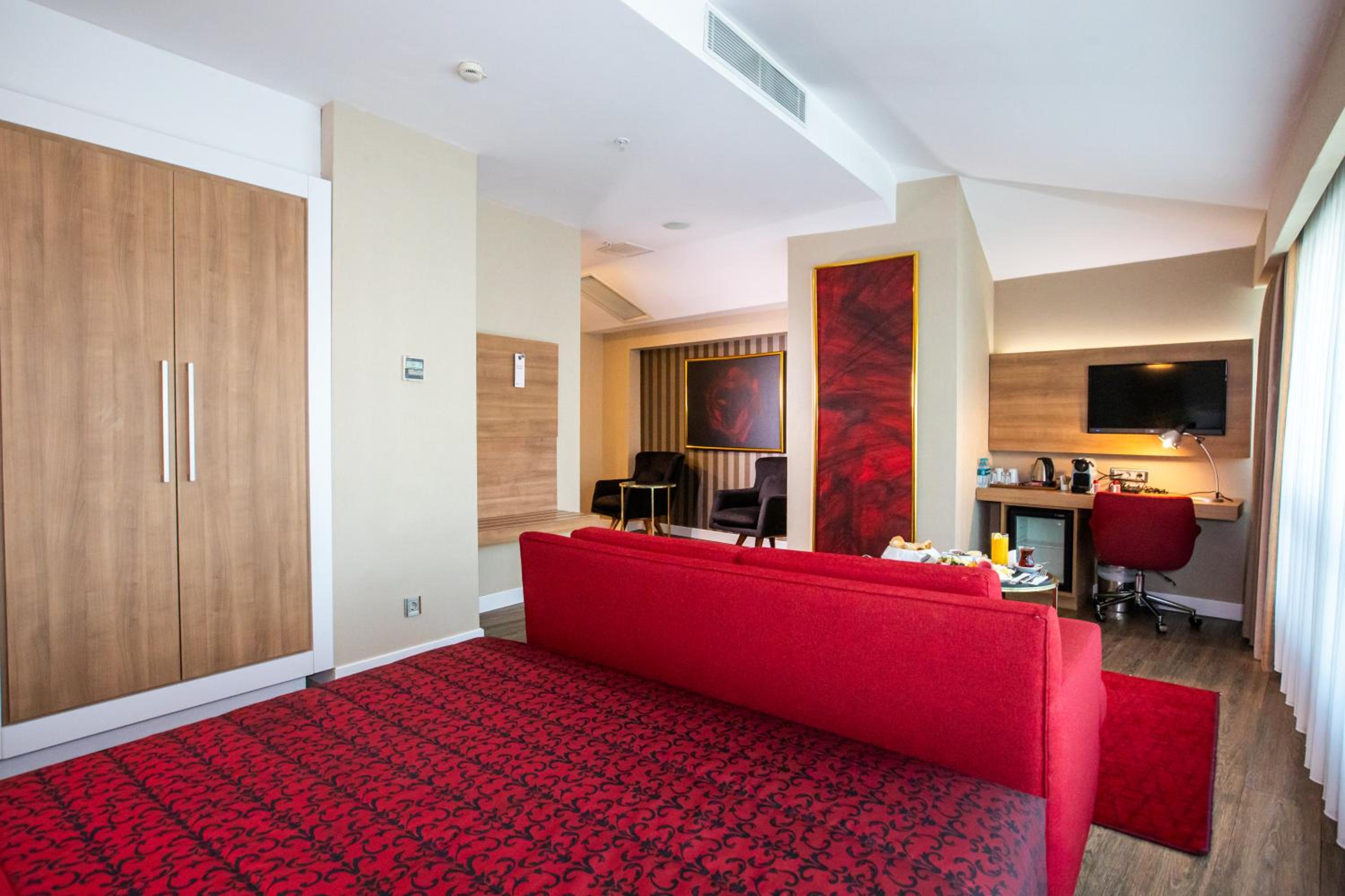 Queen Suite photo 2
