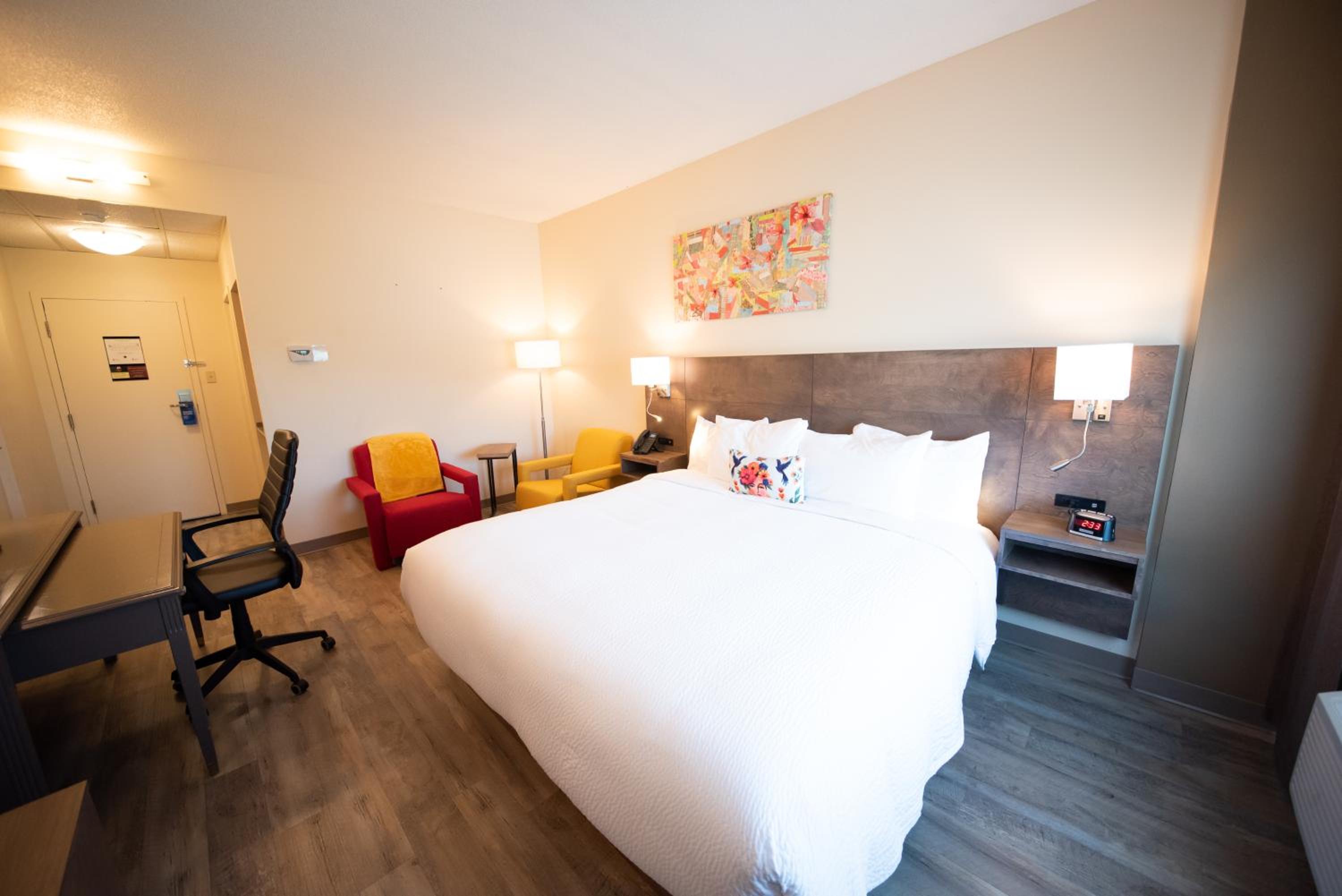 King Room - Non-Smoking - Photo 5