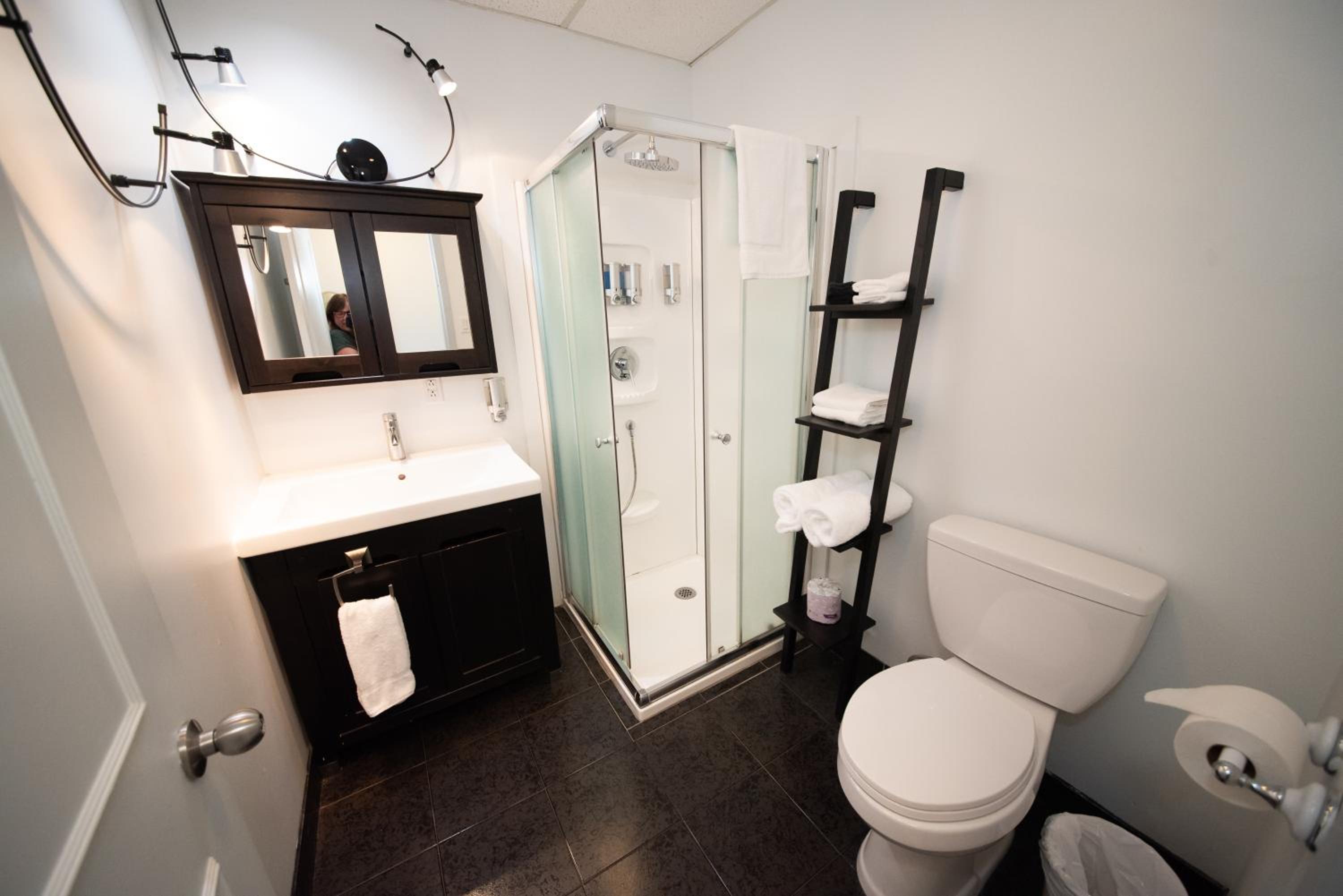 Superior Queen Suite - Non-Smoking - Photo 6