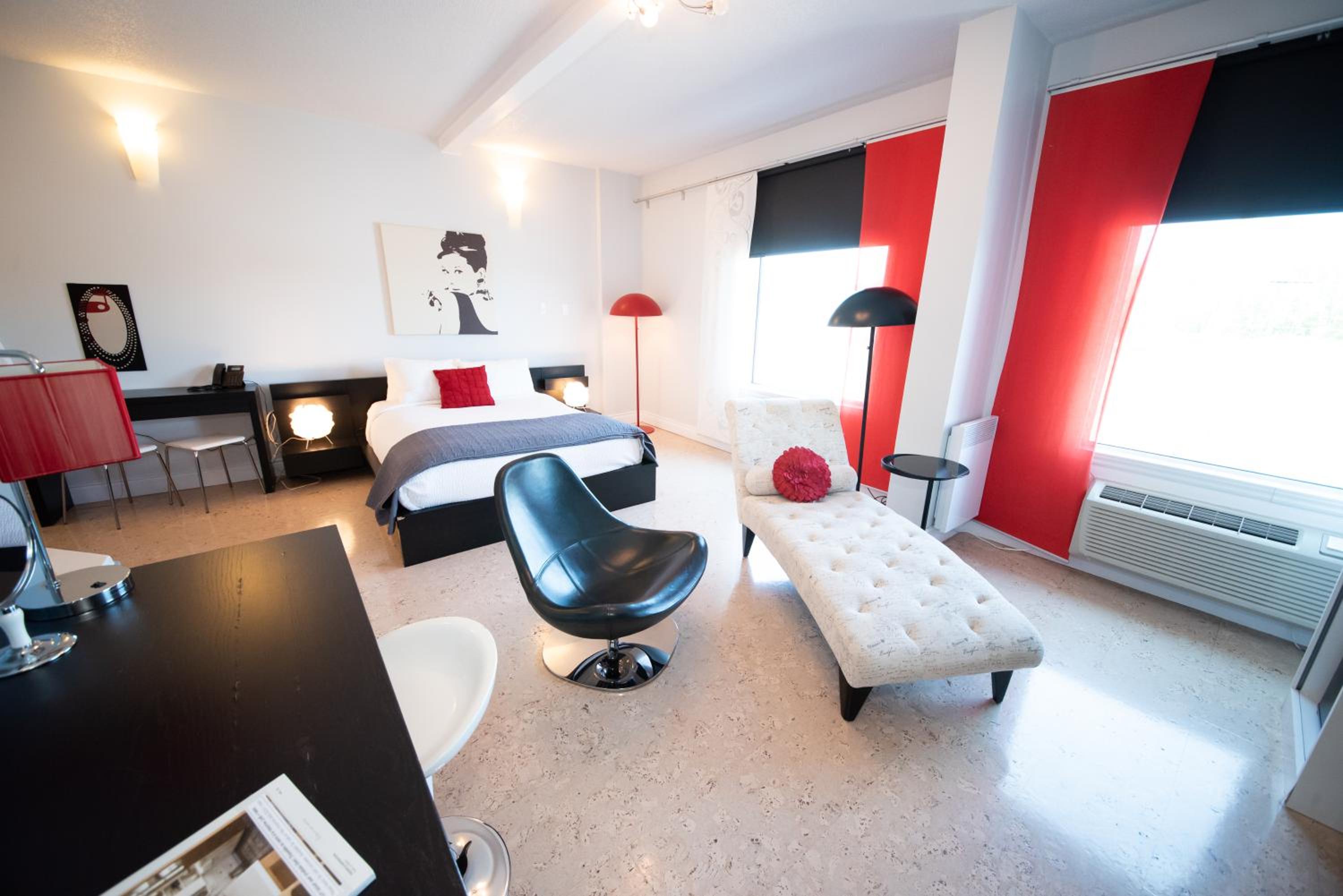 Superior Queen Suite - Non-Smoking - Photo 1