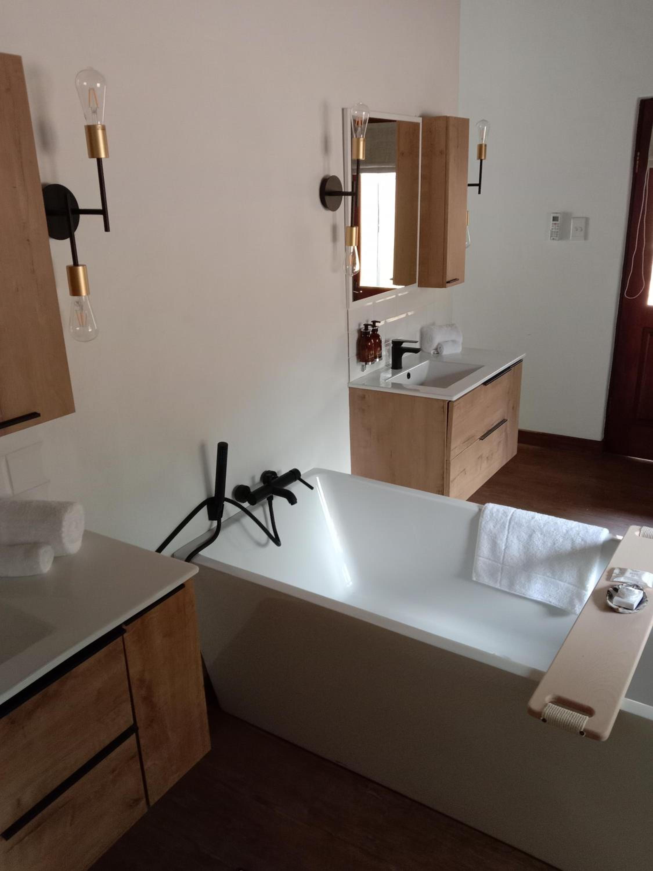 Deluxe King Suite 1 photo 2