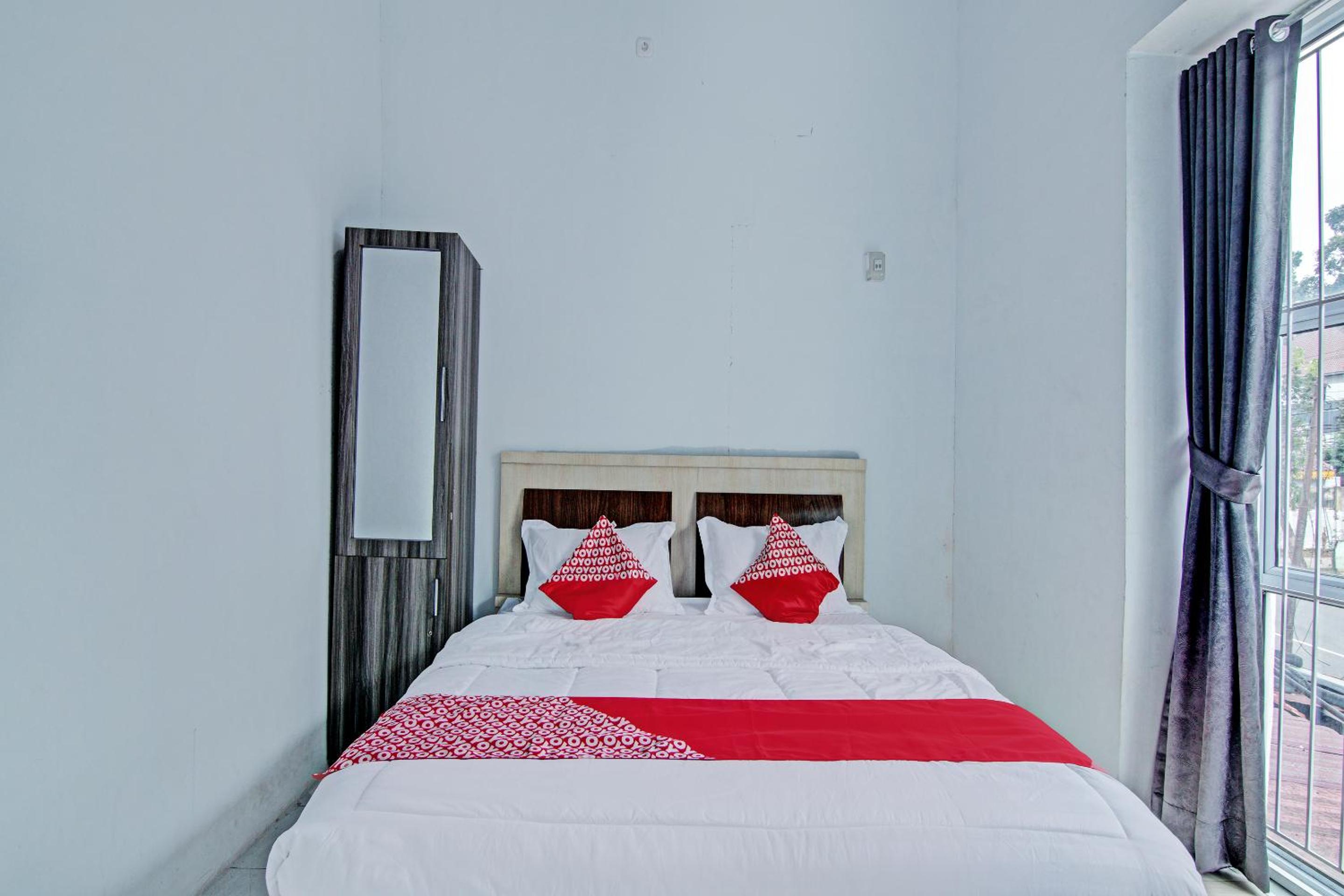 Deluxe Double Room - Photo 12