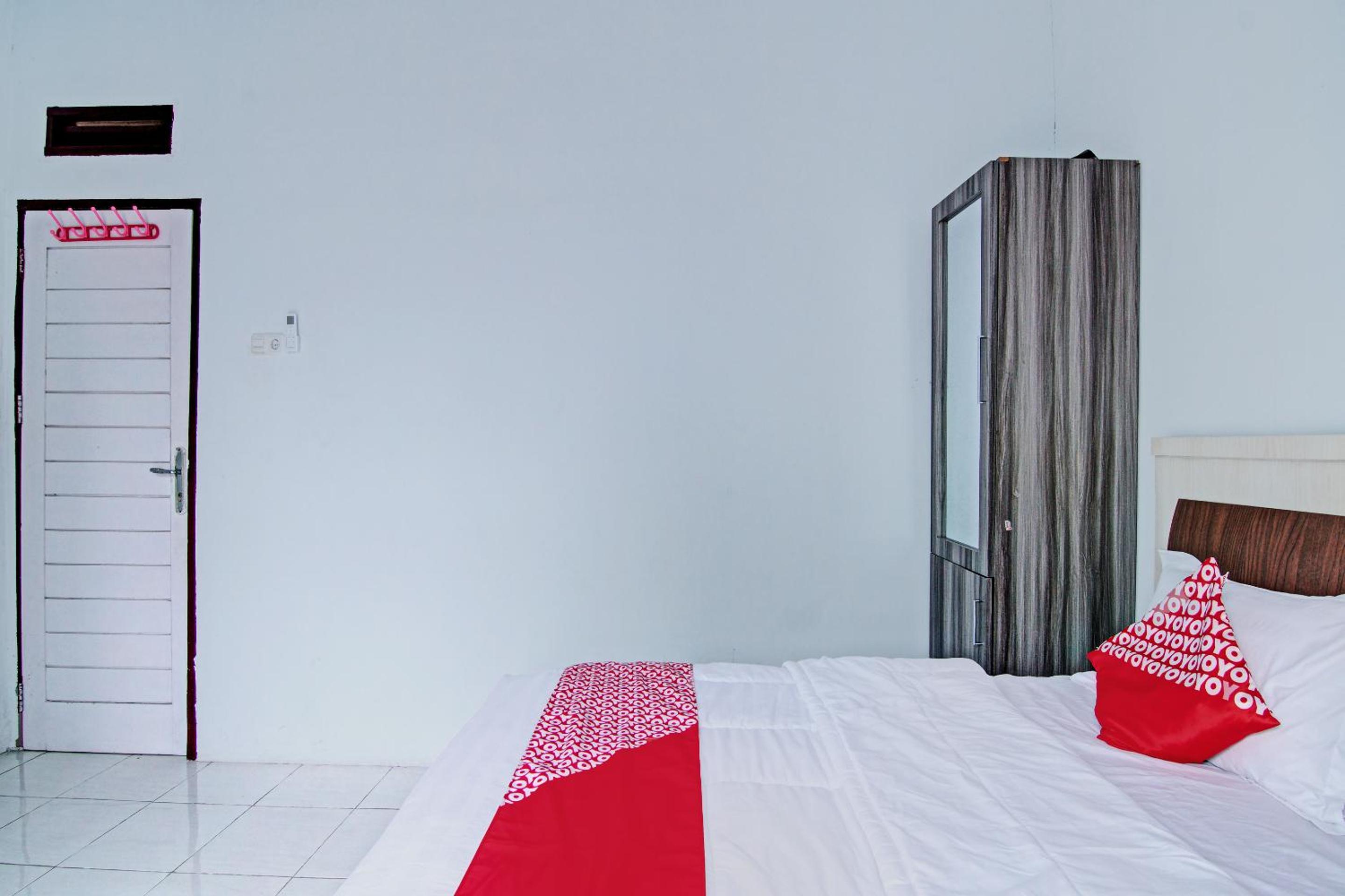 Deluxe Double Room - Photo 11