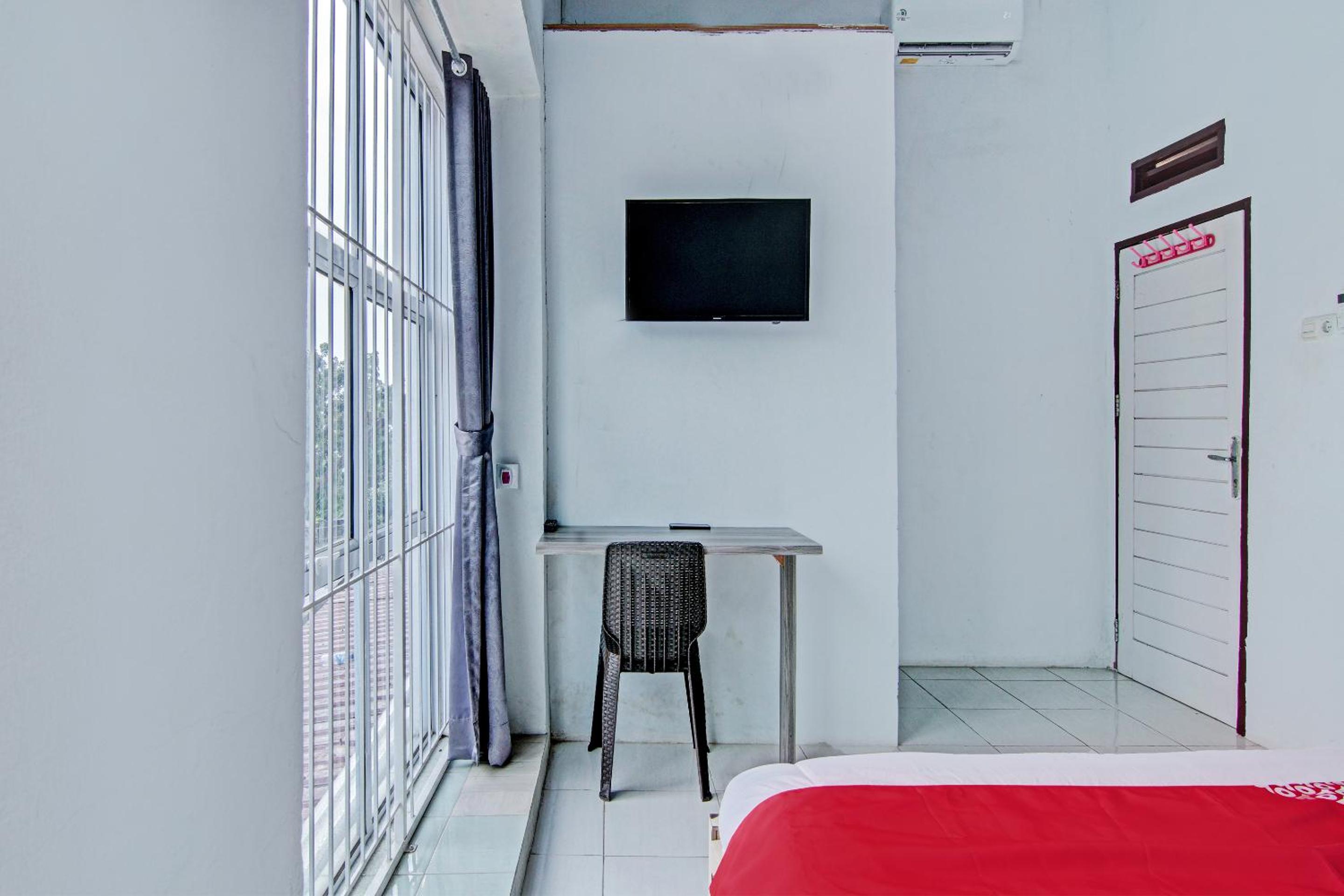 Deluxe Double Room - Photo 9