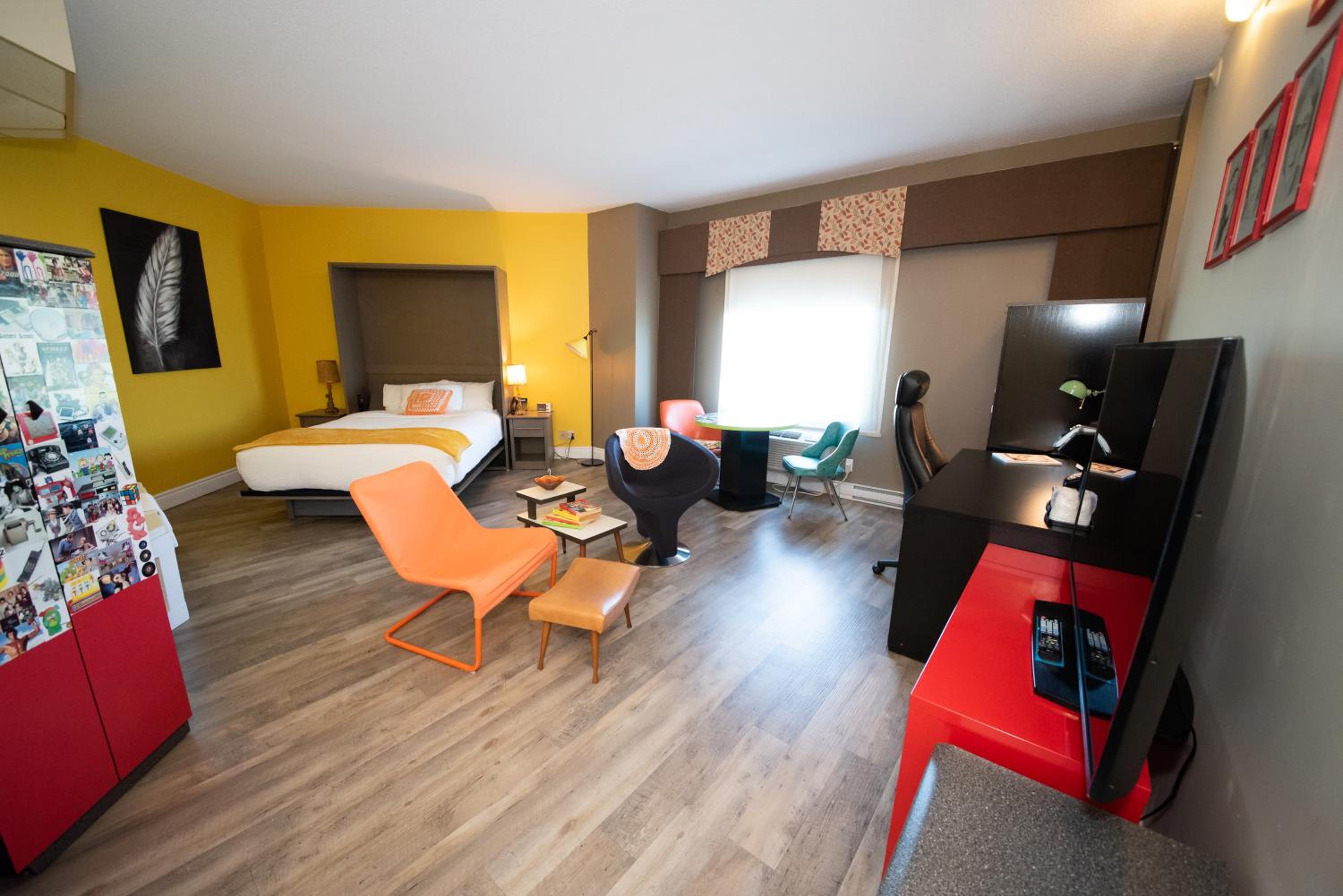 Deluxe Queen Suite - Non-Smoking - Photo 1