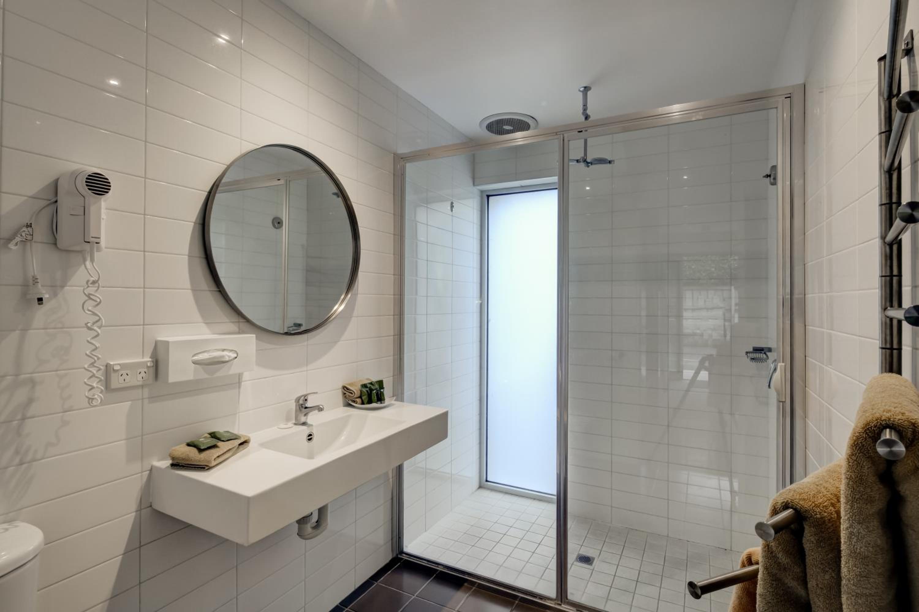 Loft Apartment - Photo 13