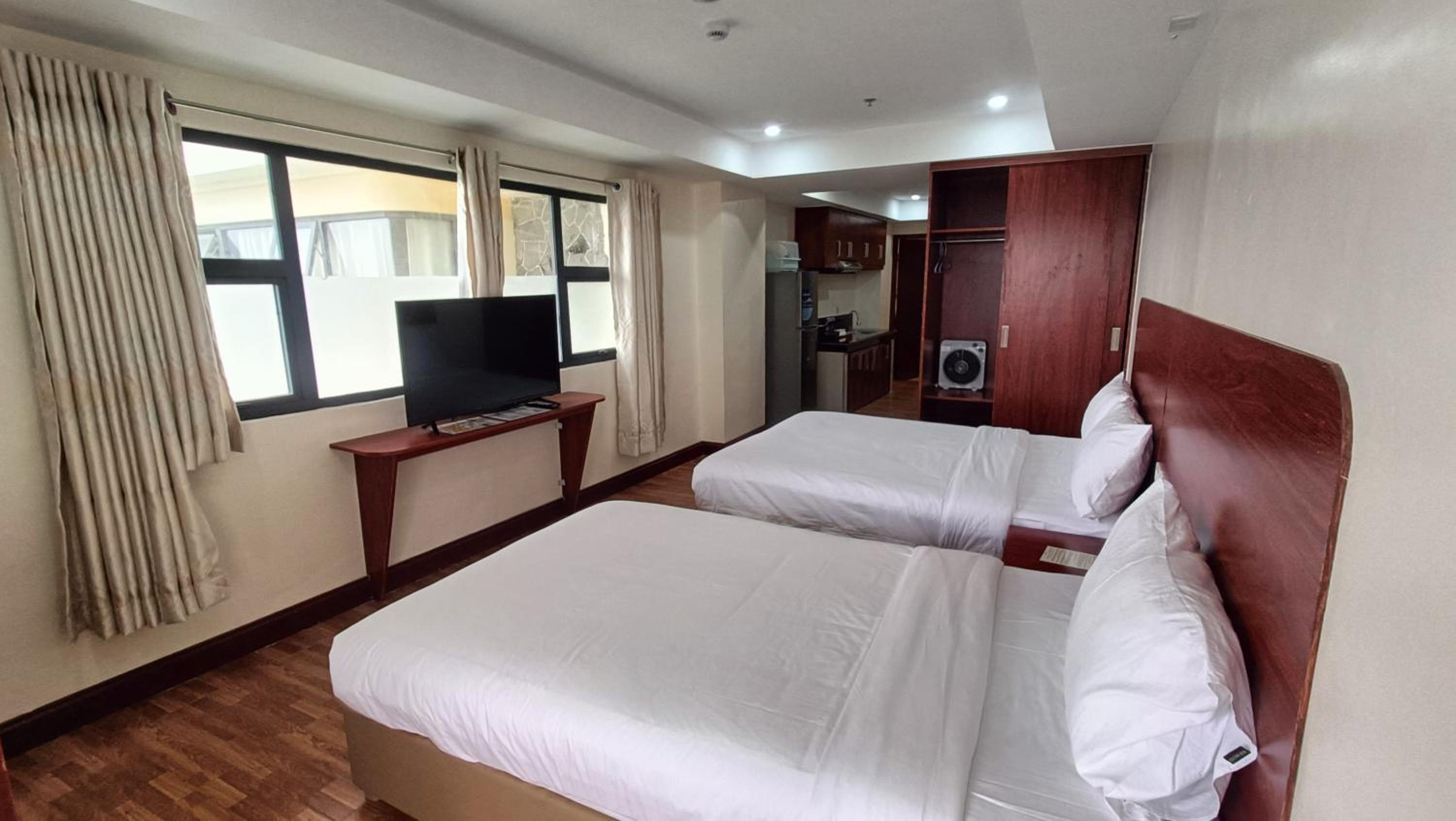 Classic Triple Room - Photo 15