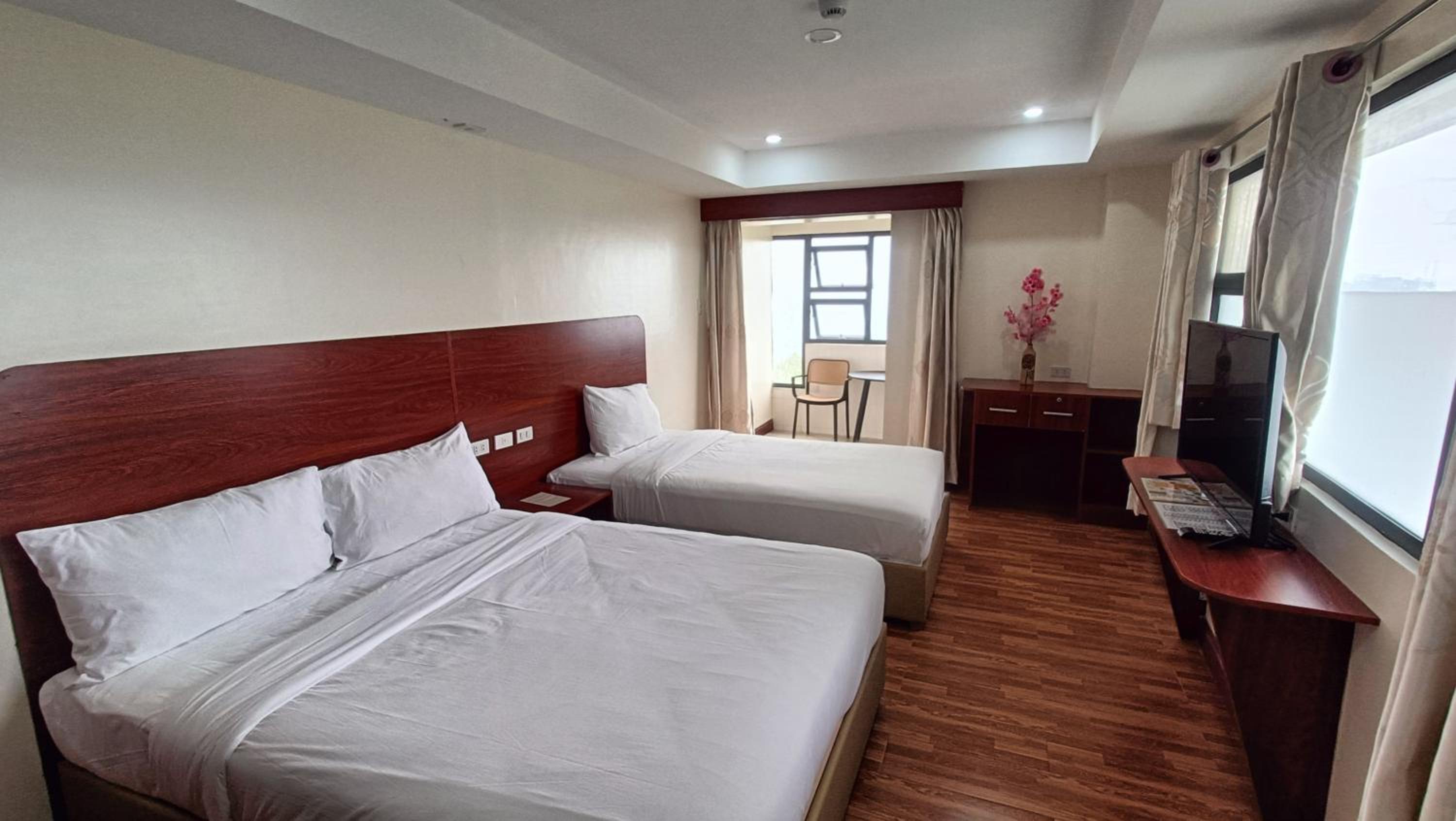 Classic Triple Room - Photo 13