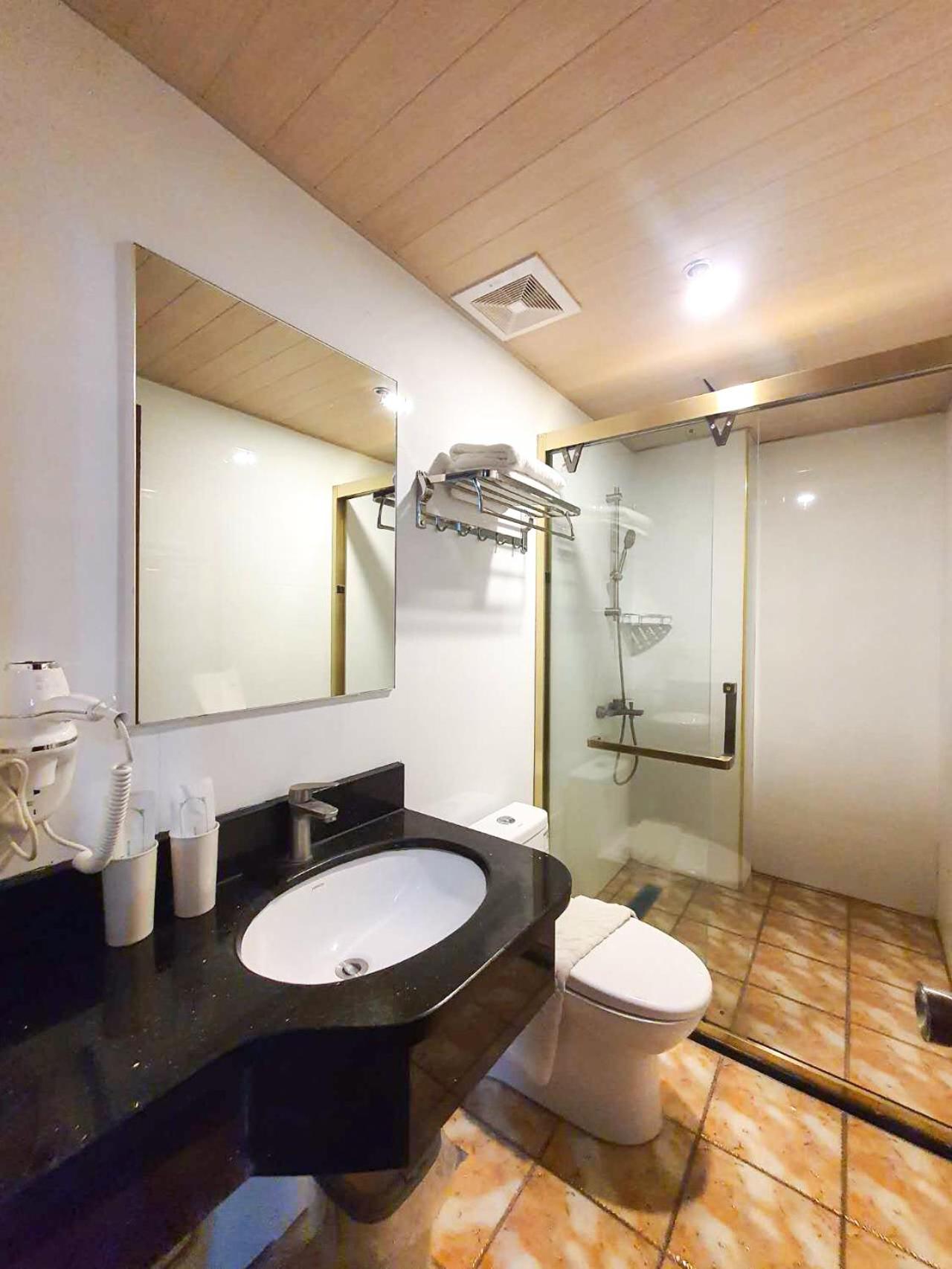 Deluxe Double Room with Balcony - Photo 3