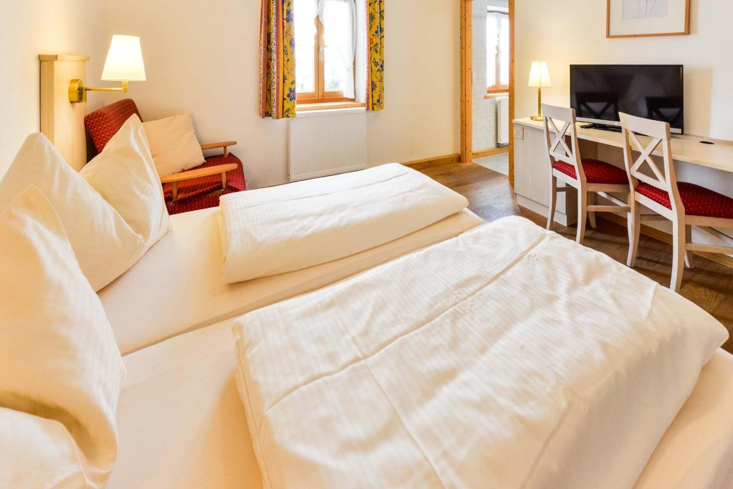 Double Room with Private Bathroom - Photo 3