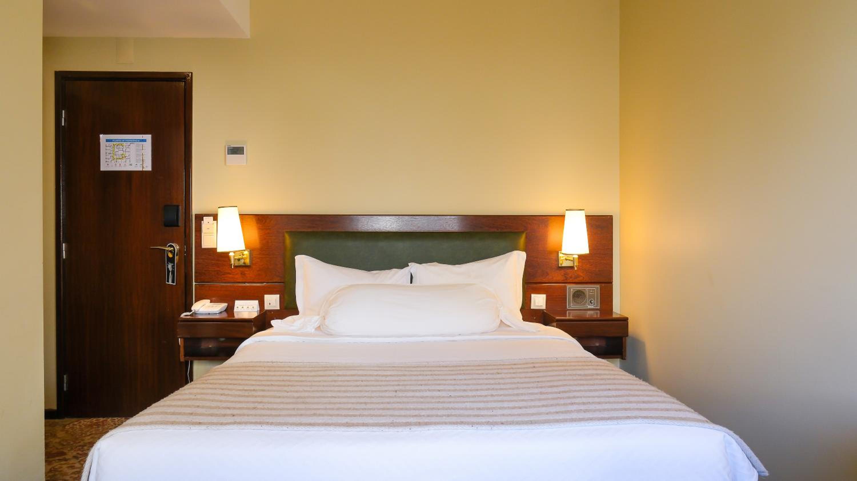 Double or Twin Room - Photo 7