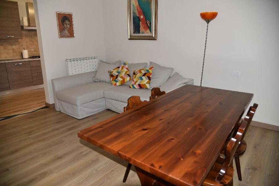 One-Bedroom Apartment photo 2
