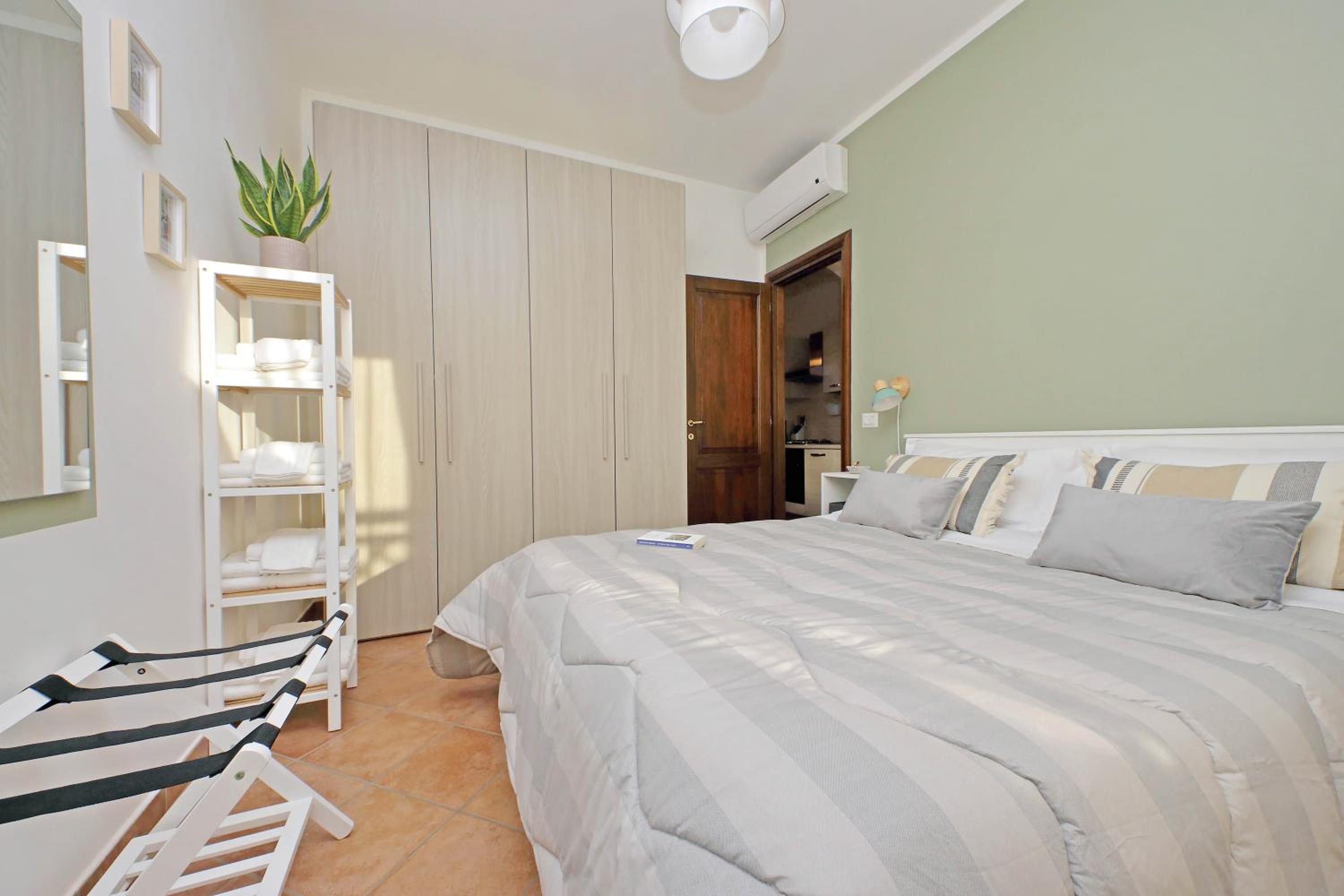 One-Bedroom Apartment photo 3