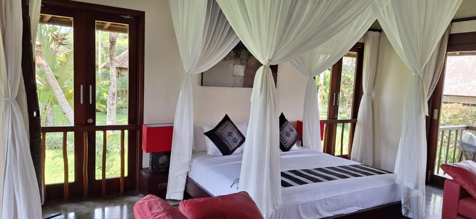 Villa with Private Pool - Photo 7