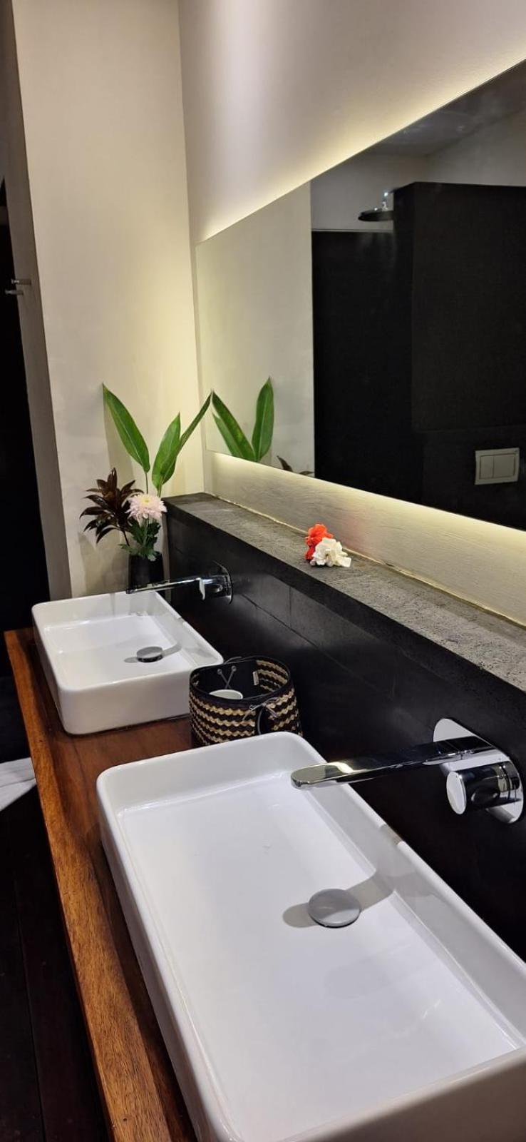 Villa with Private Pool - Photo 2
