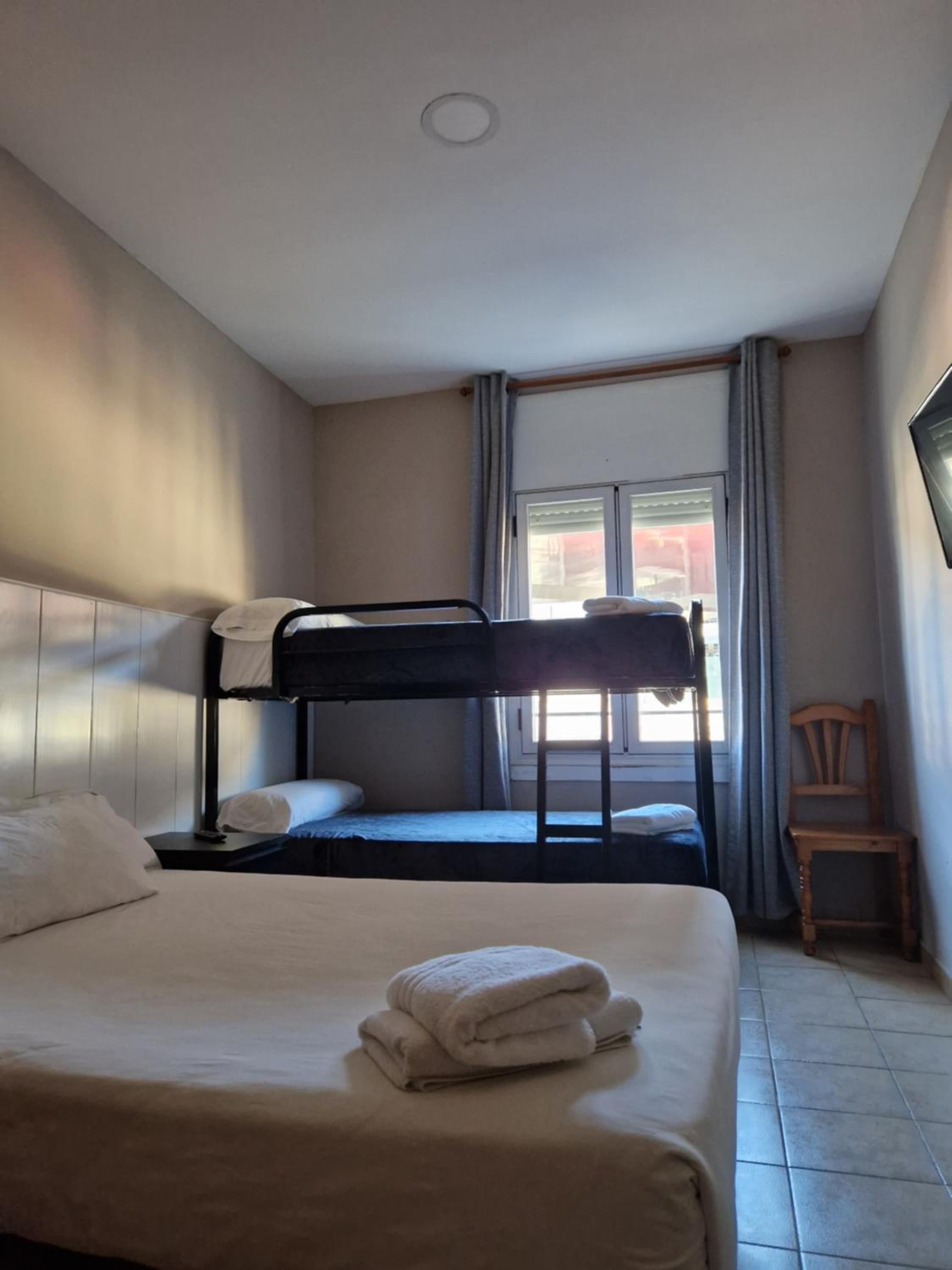 Quadruple Room with Private Bathroom photo 3