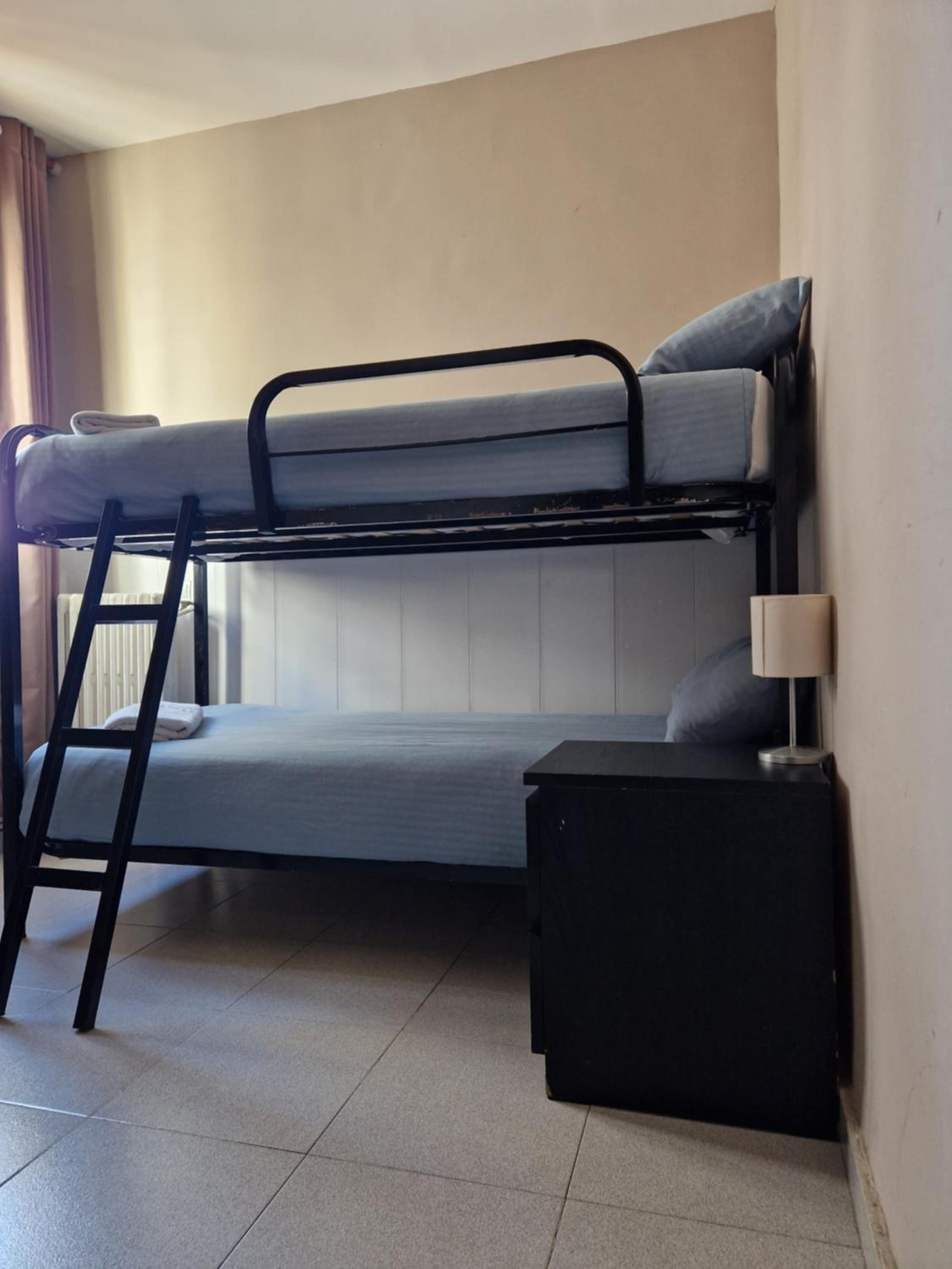 Twin Room with Private Bathroom photo 2