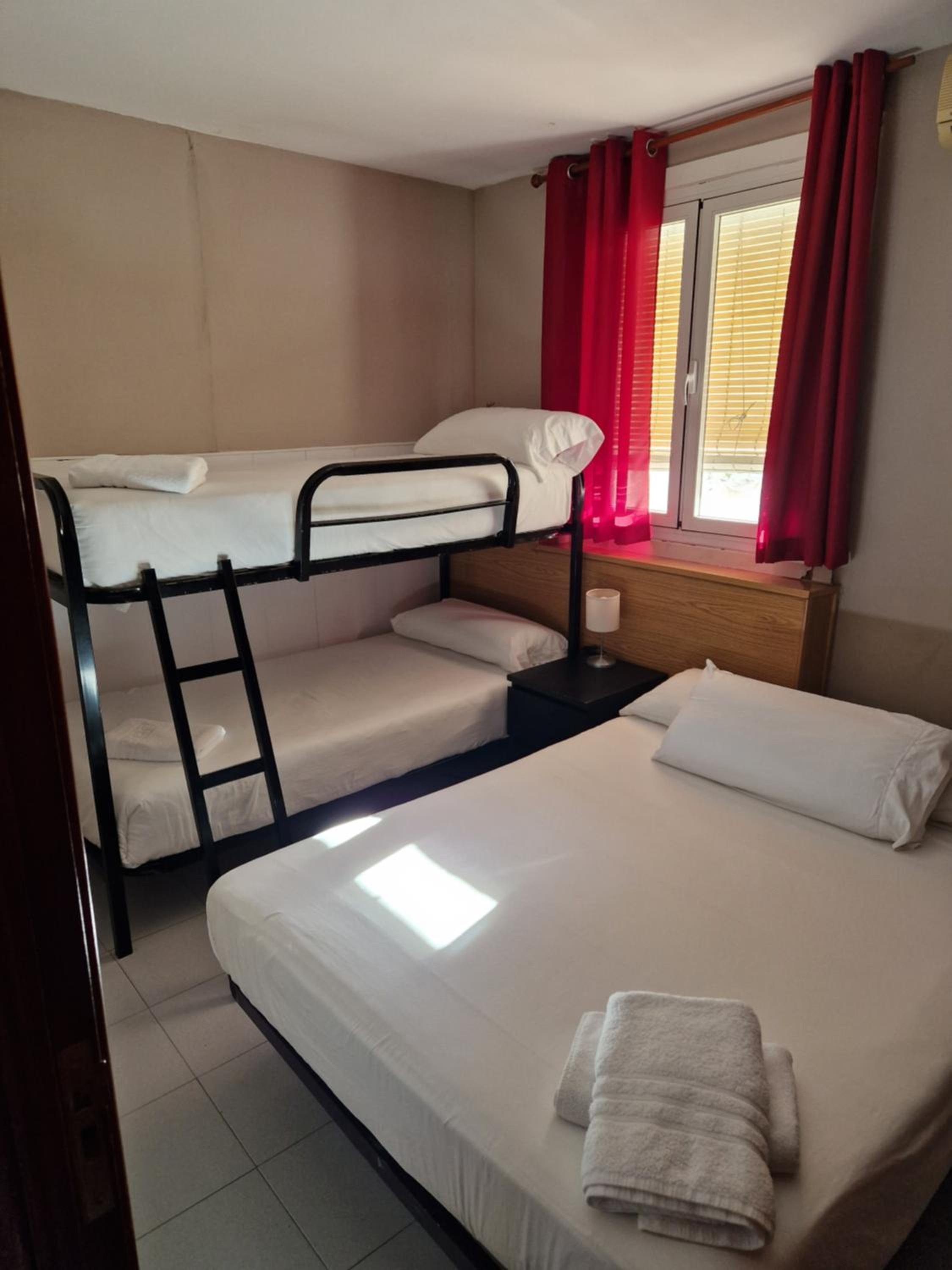 Habitación Cuádruple con Baño Privado
