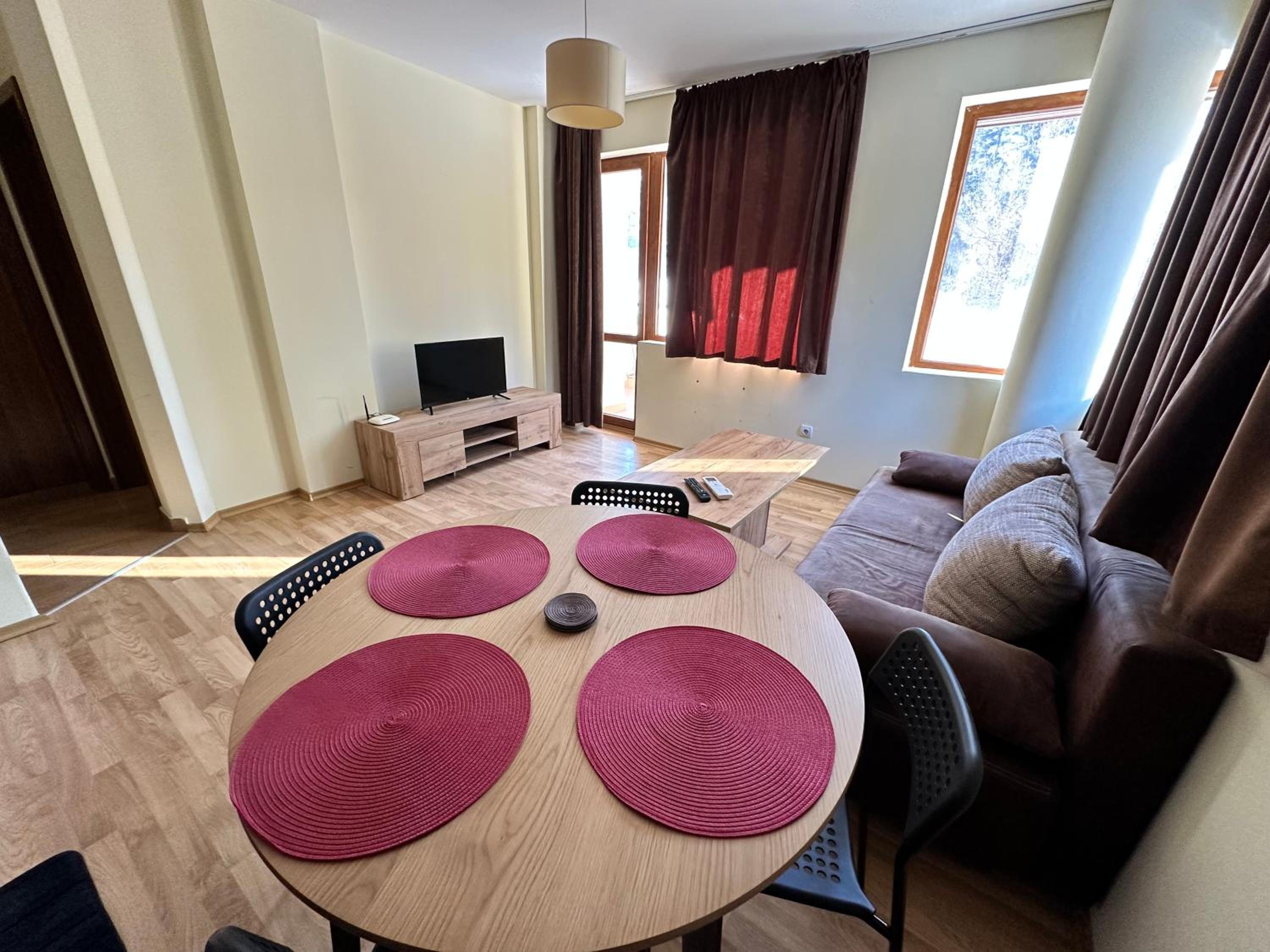 One-Bedroom Apartment photo 1