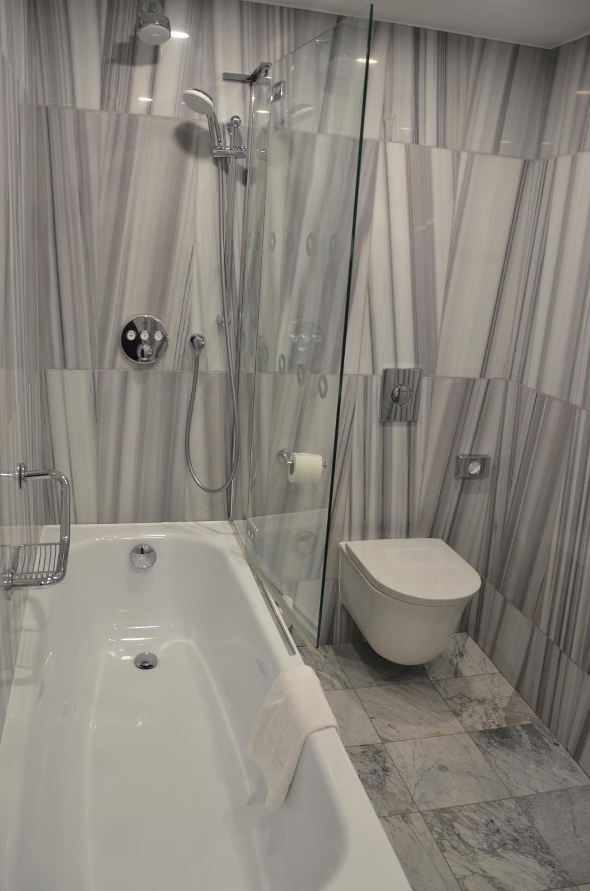 Premium King Room - Photo 2