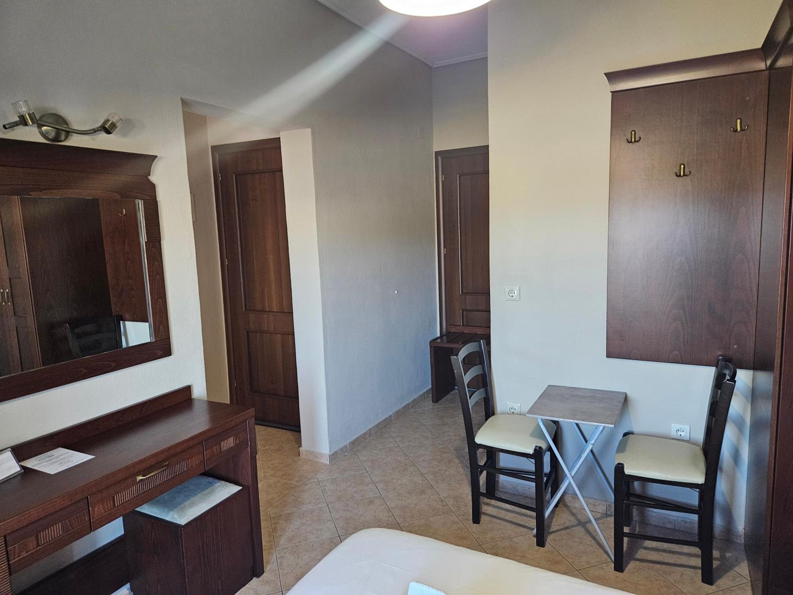 Family Room with Mountain View photo 3