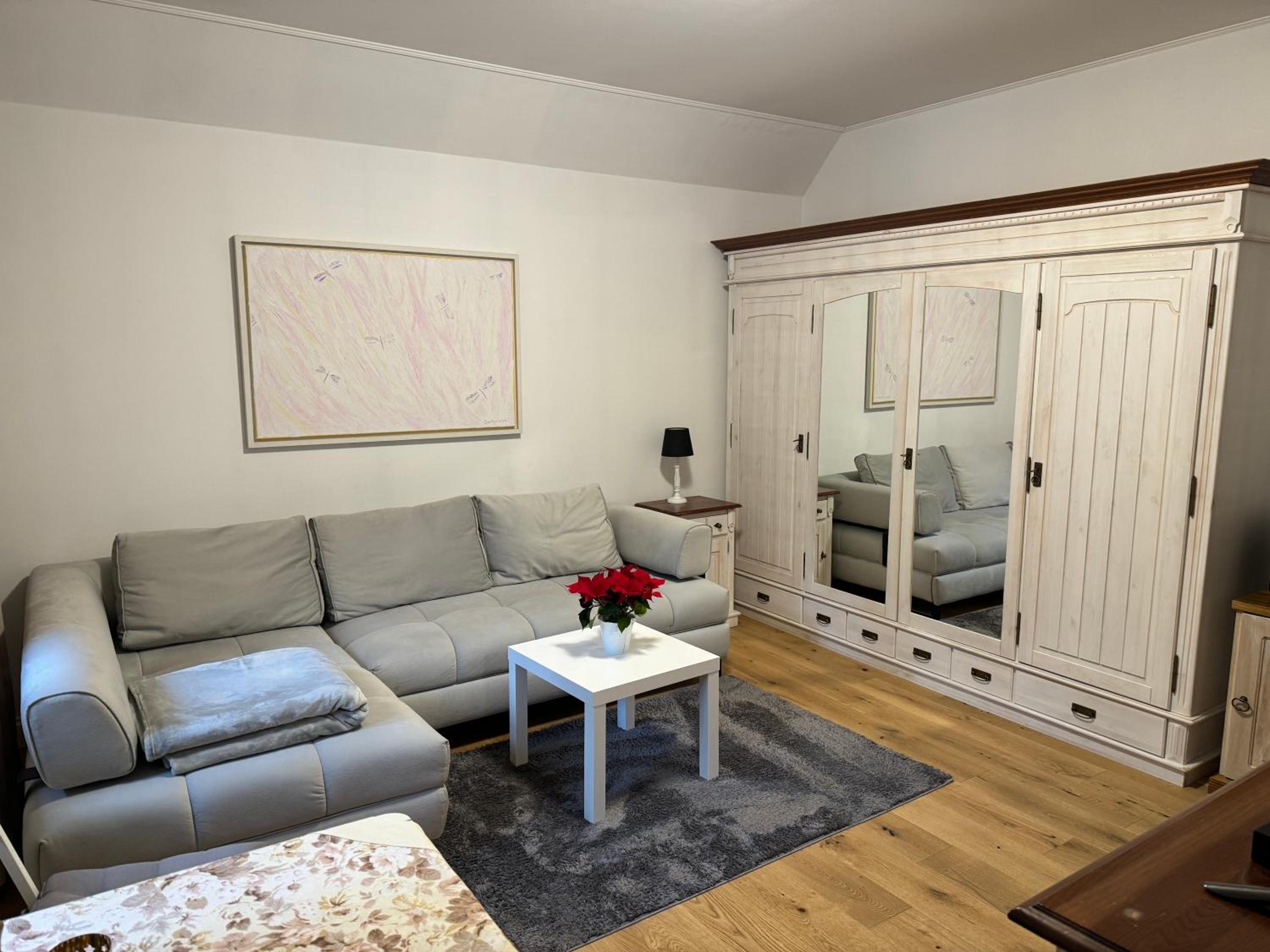 Studio Apartment - Photo 2