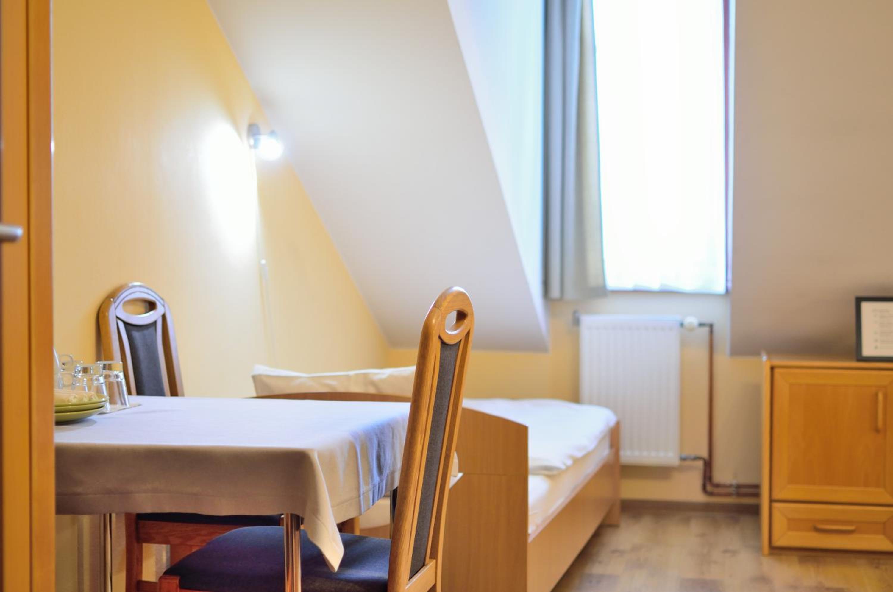 Economy Triple Room photo 1