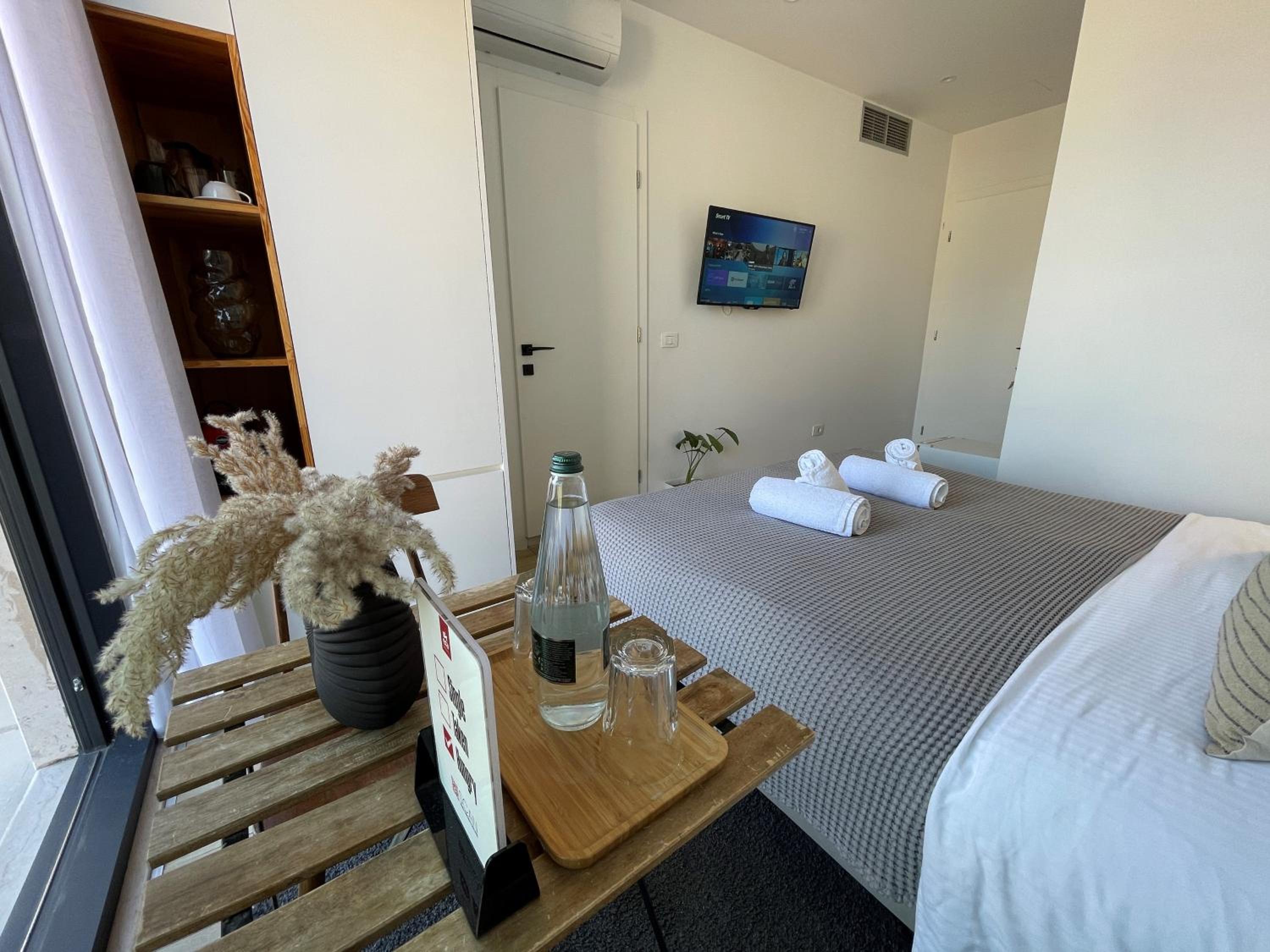 Studio Apartment photo 2