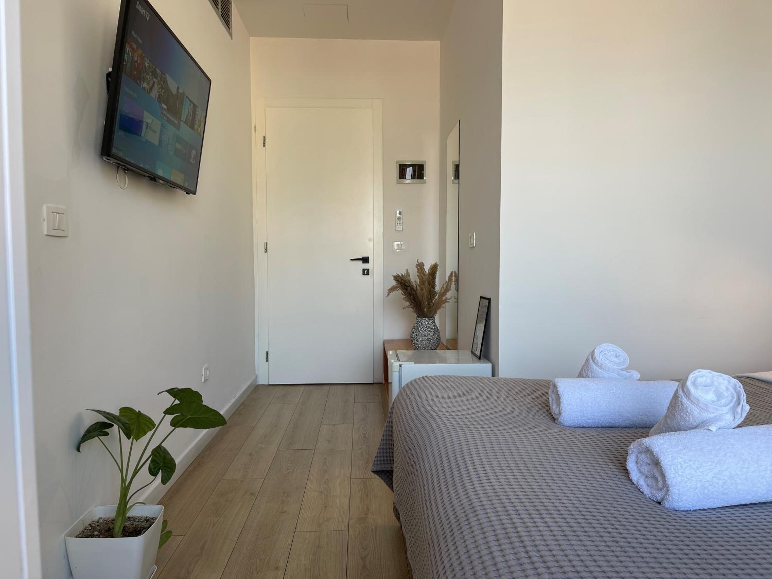 Studio Apartment photo 3