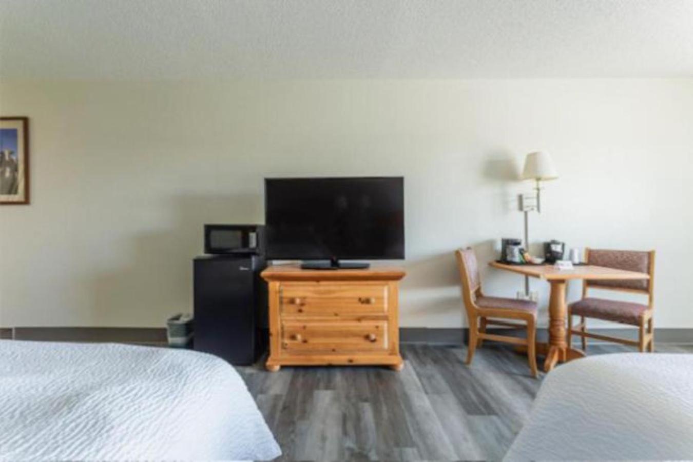 Queen Room with Two Queen Beds - Photo 1