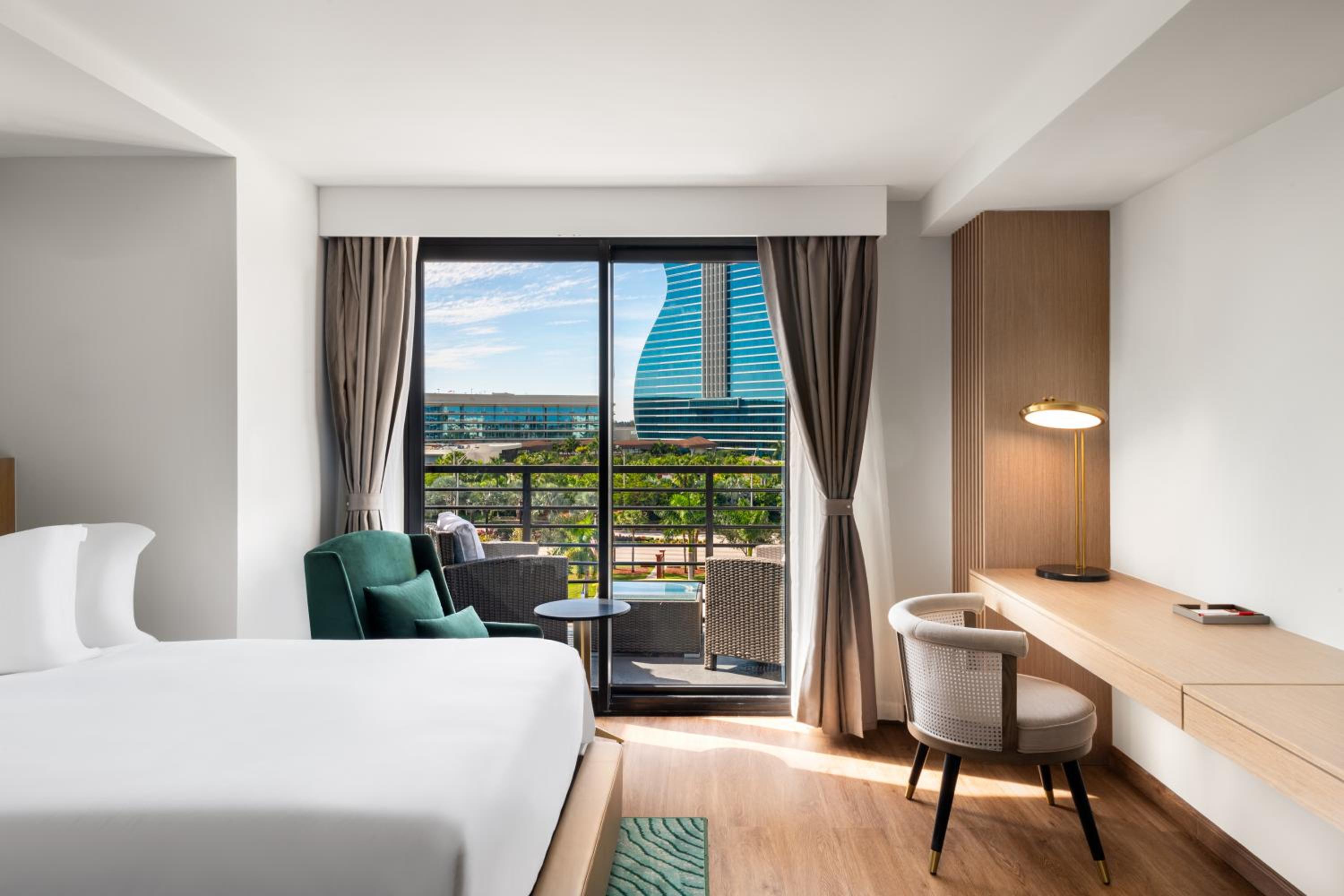King Room with Balcony - Non-Smoking - Photo 1