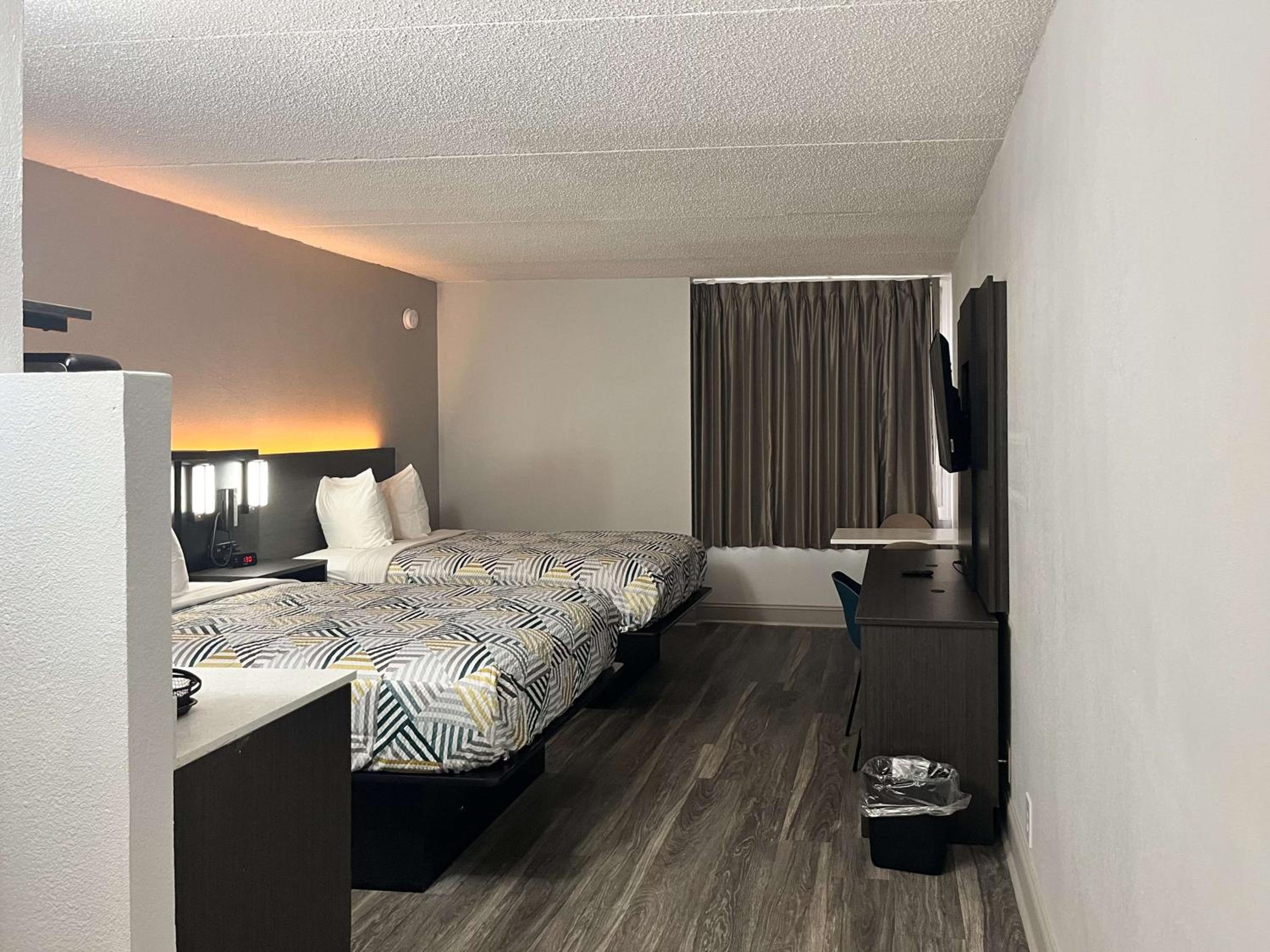 Quadruple Room - Non-Smoking - Photo 3
