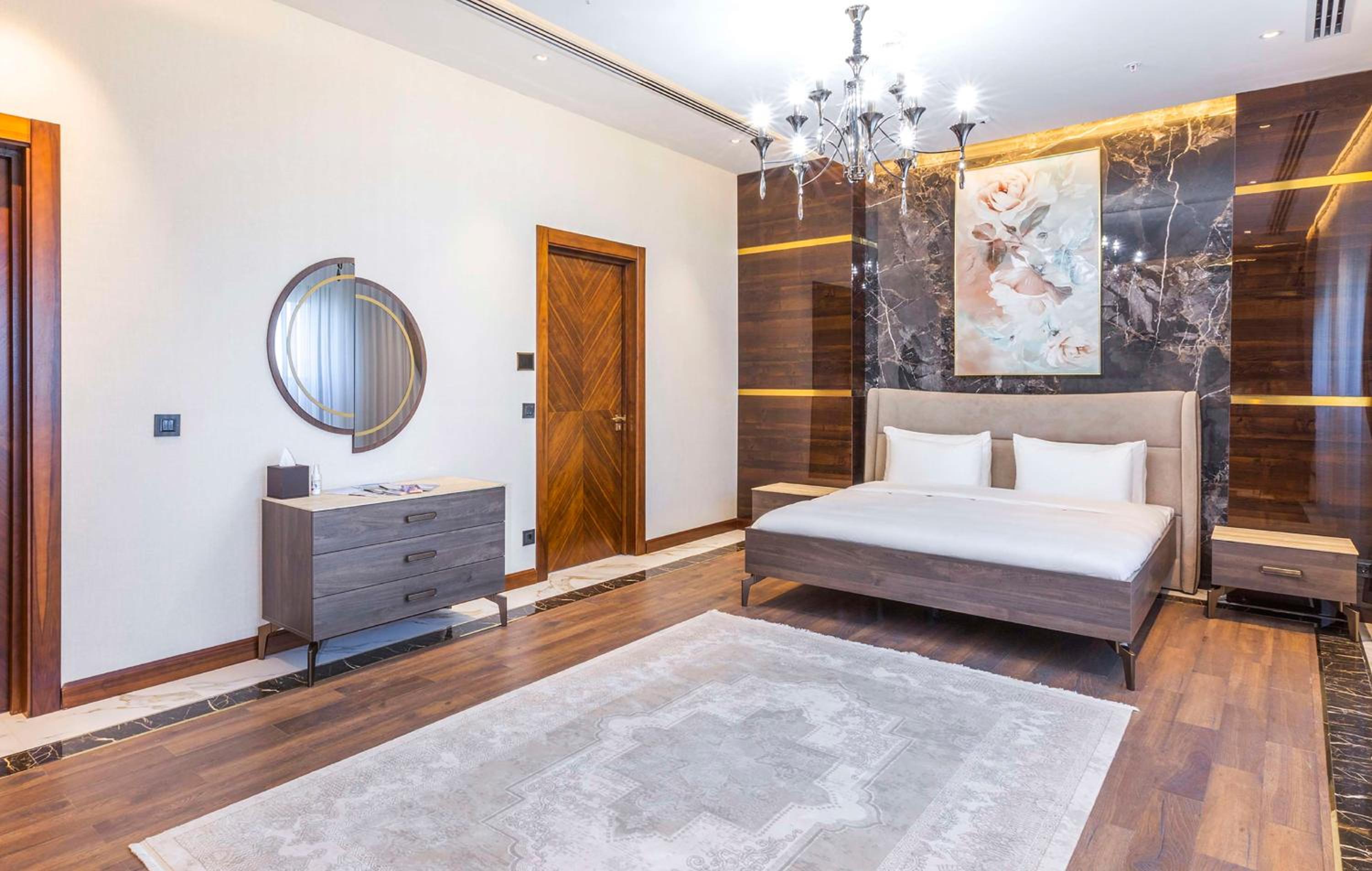 One-Bedroom King Suite - Photo 2