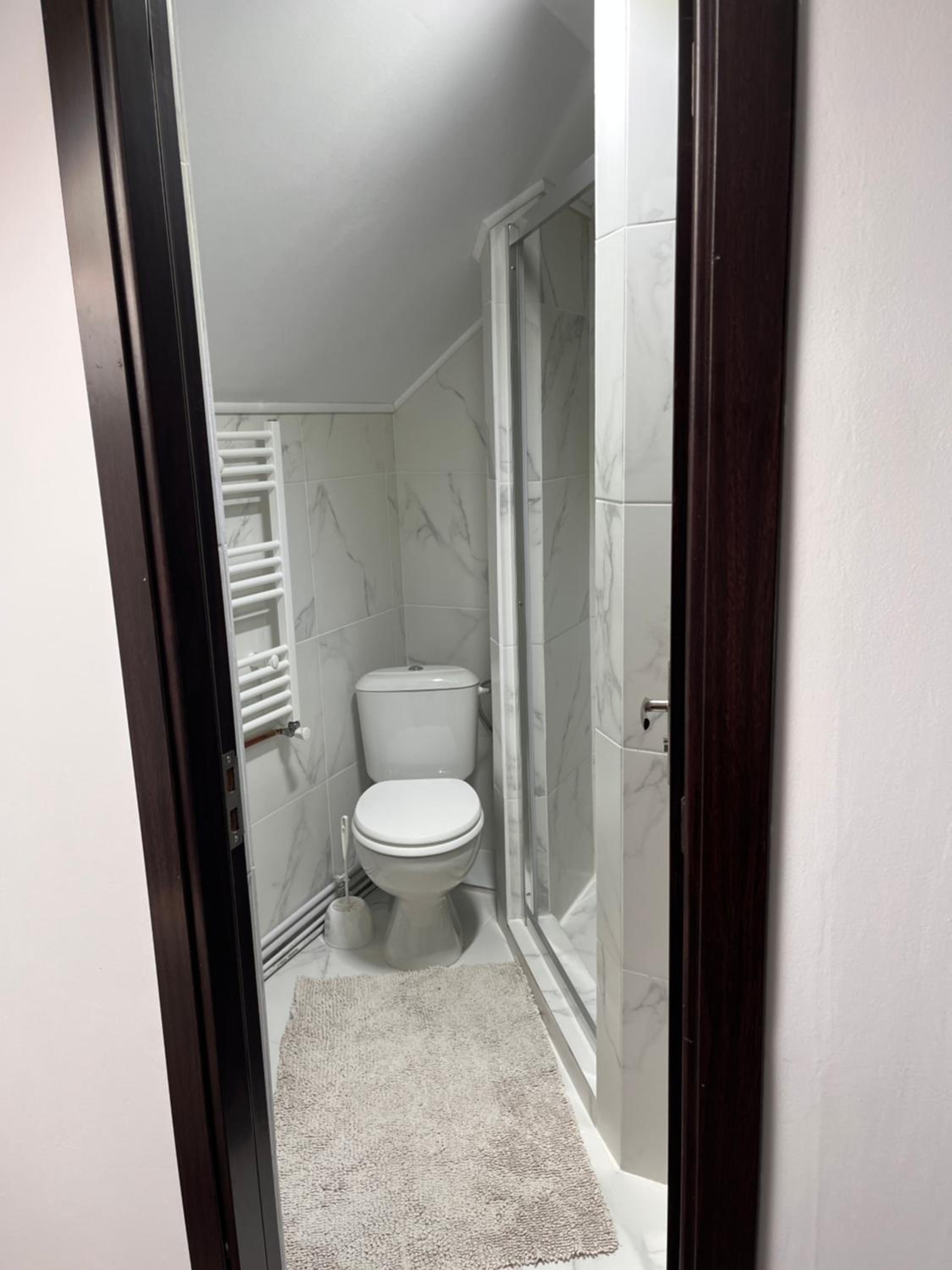 Double Room with Private Bathroom - Photo 2