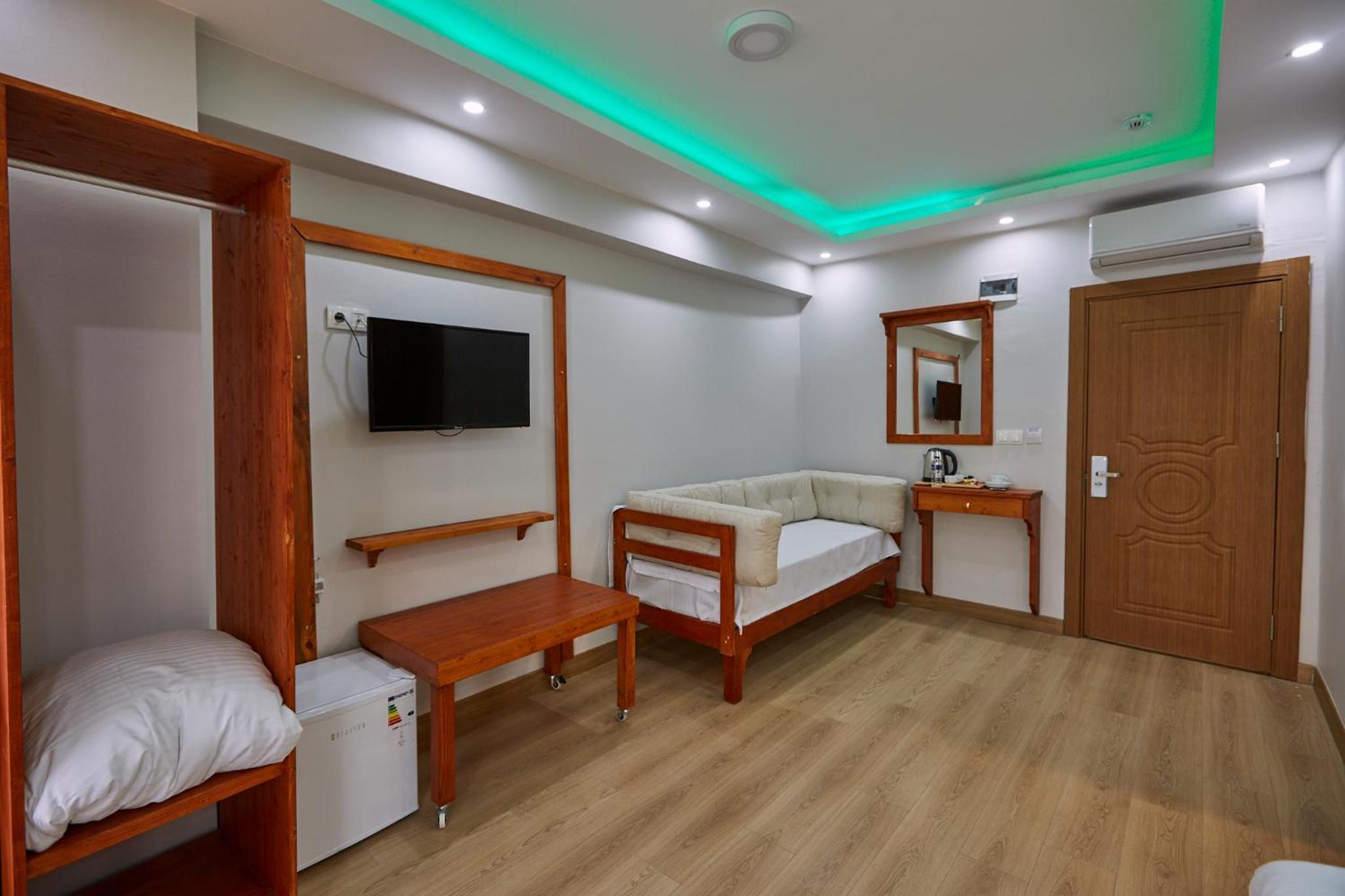 Deluxe Double Room with Balcony photo 3