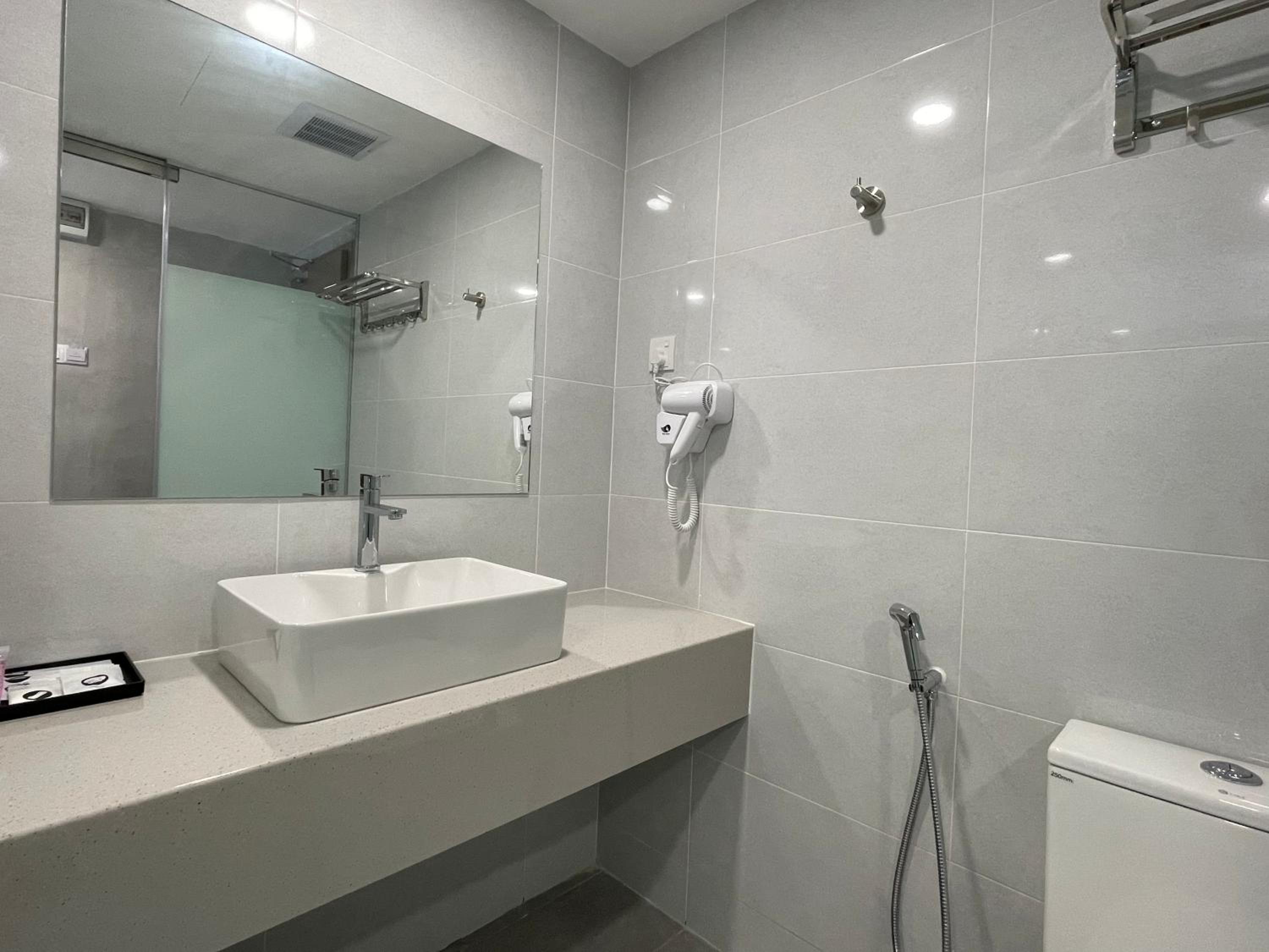Standard King Room - Photo 2