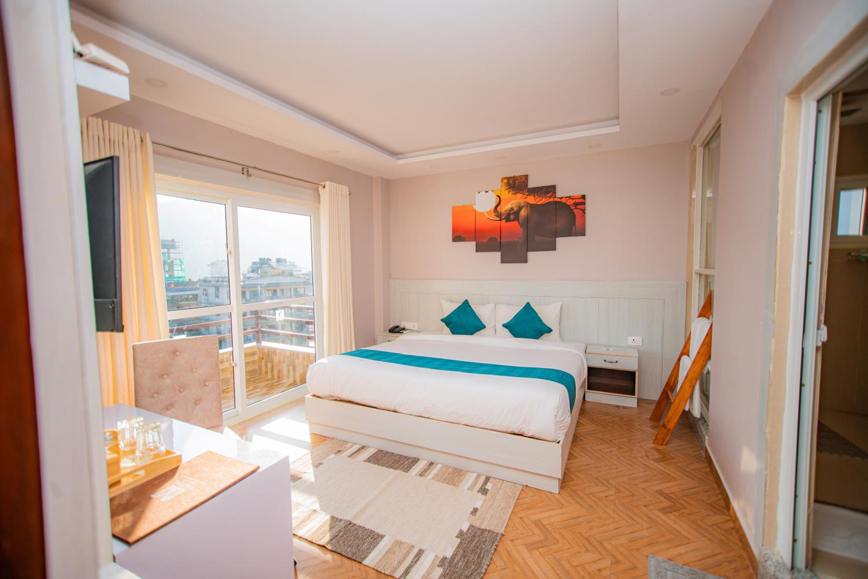 Junior Suite with Mountain View