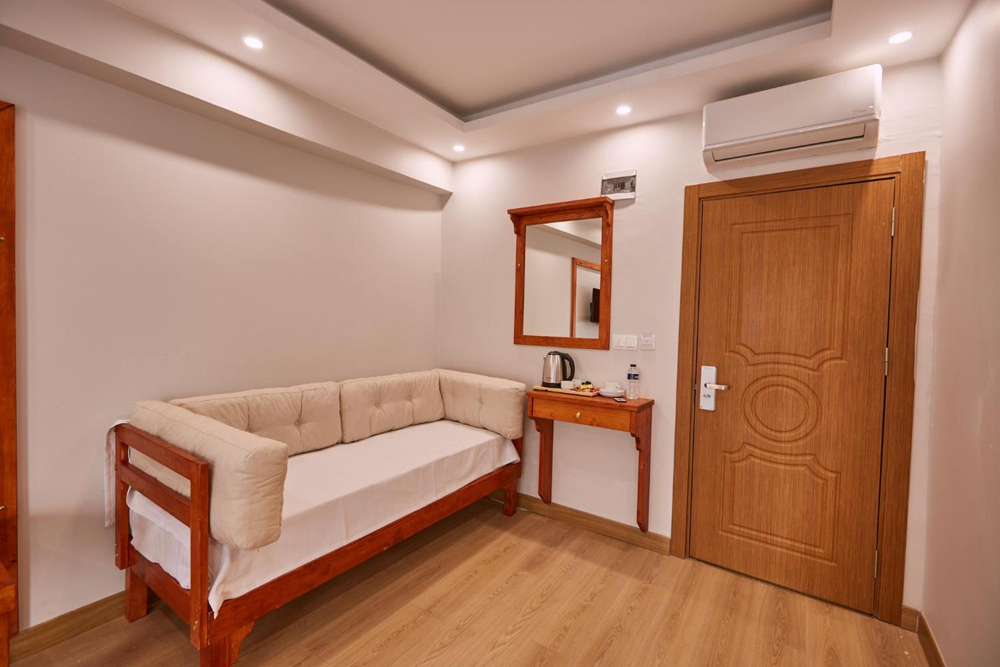 Deluxe Double Room with Balcony photo 2
