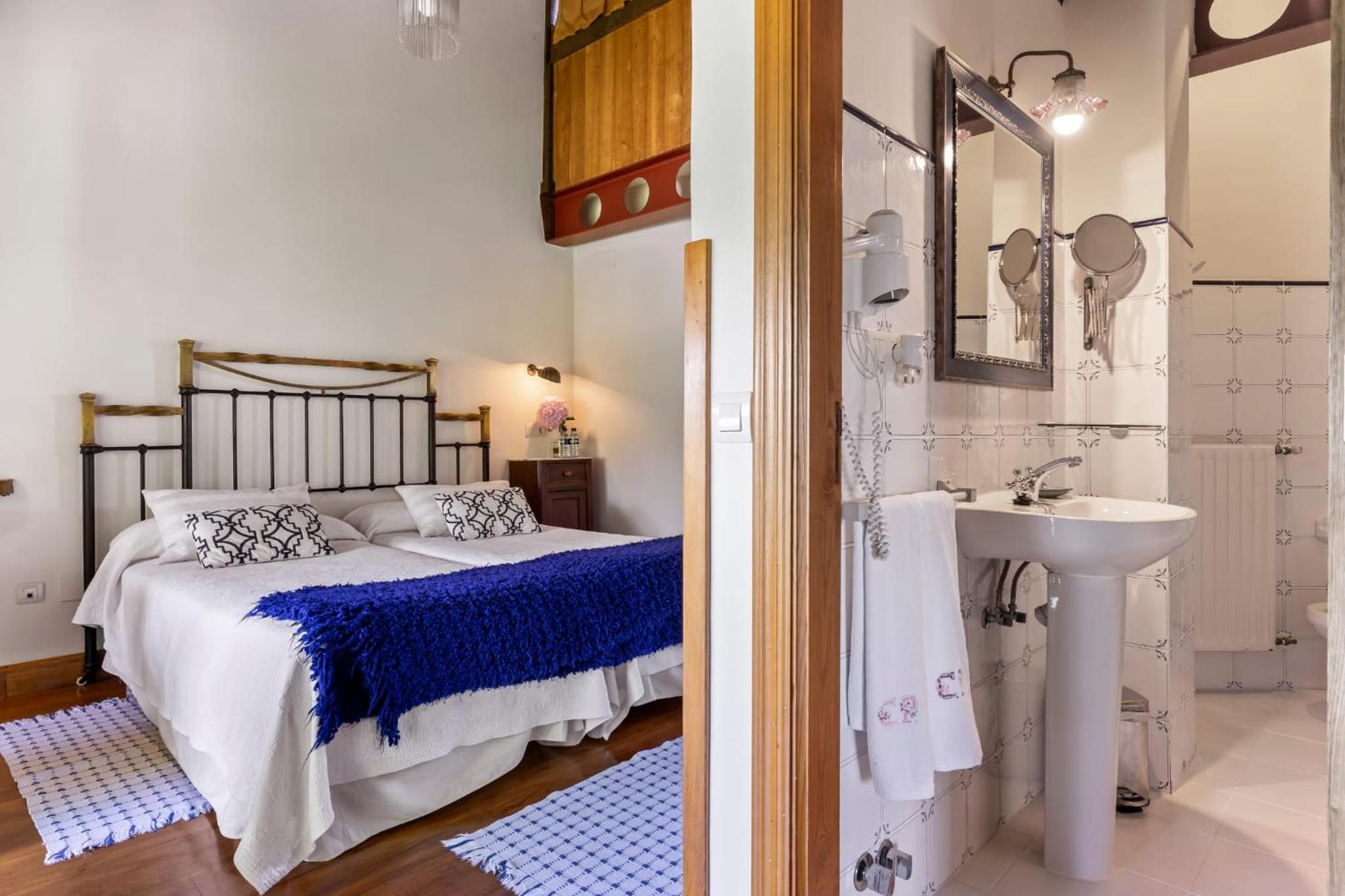 Double Room with Two Double Beds photo 2