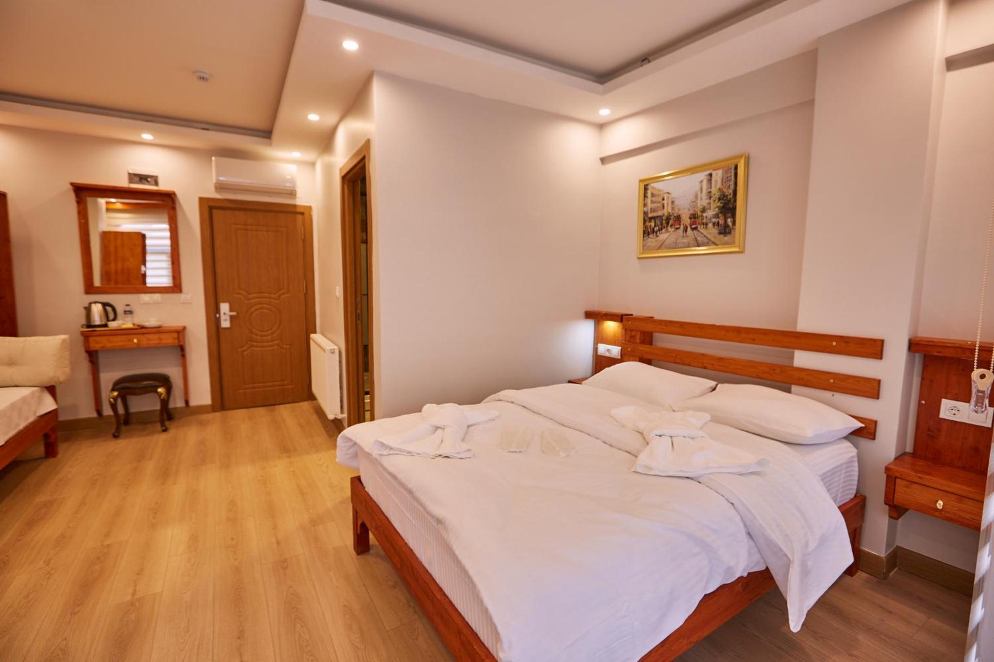 Deluxe Double Room with Balcony photo 1