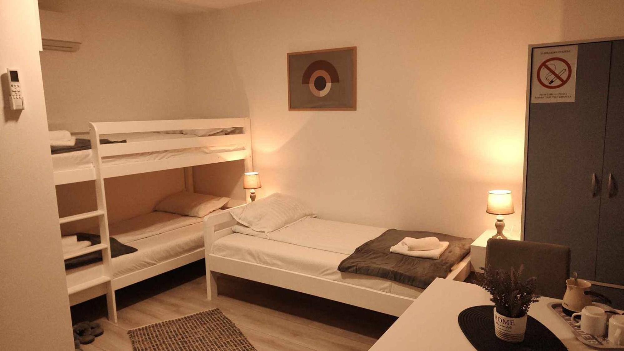 Twin Room with Bathroom photo 1
