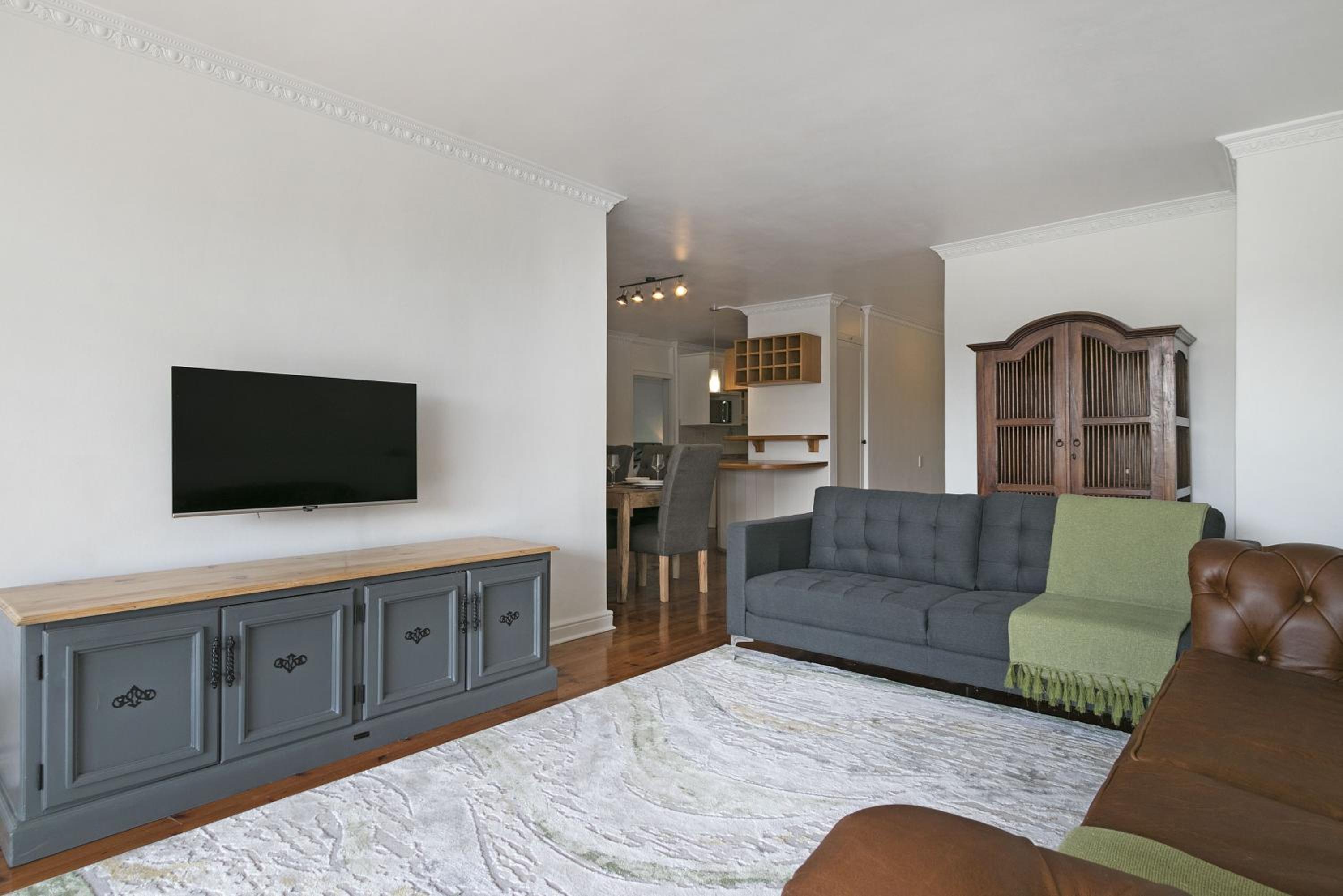 Three-Bedroom Apartment photo 3