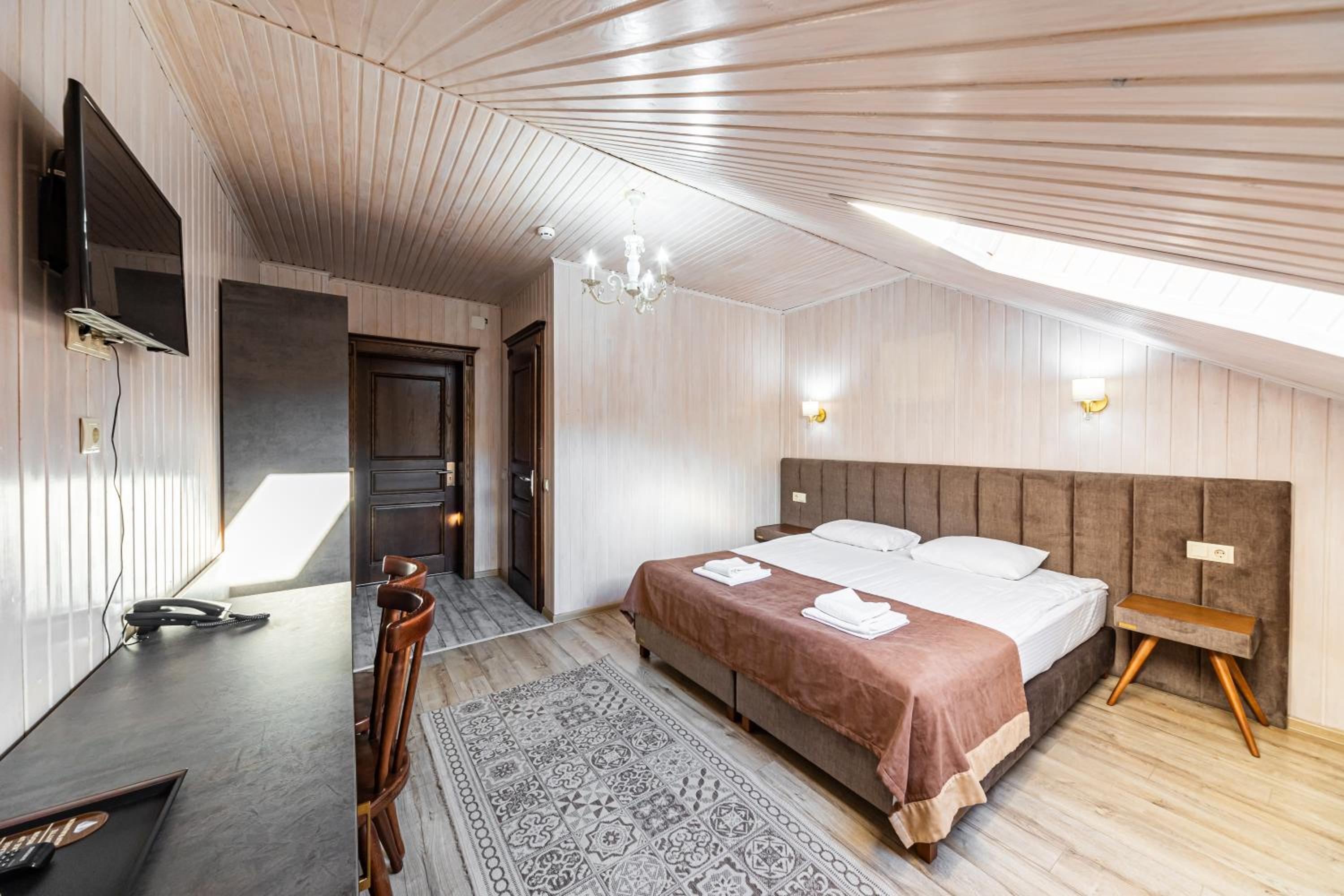 Double Room - Attic photo 3