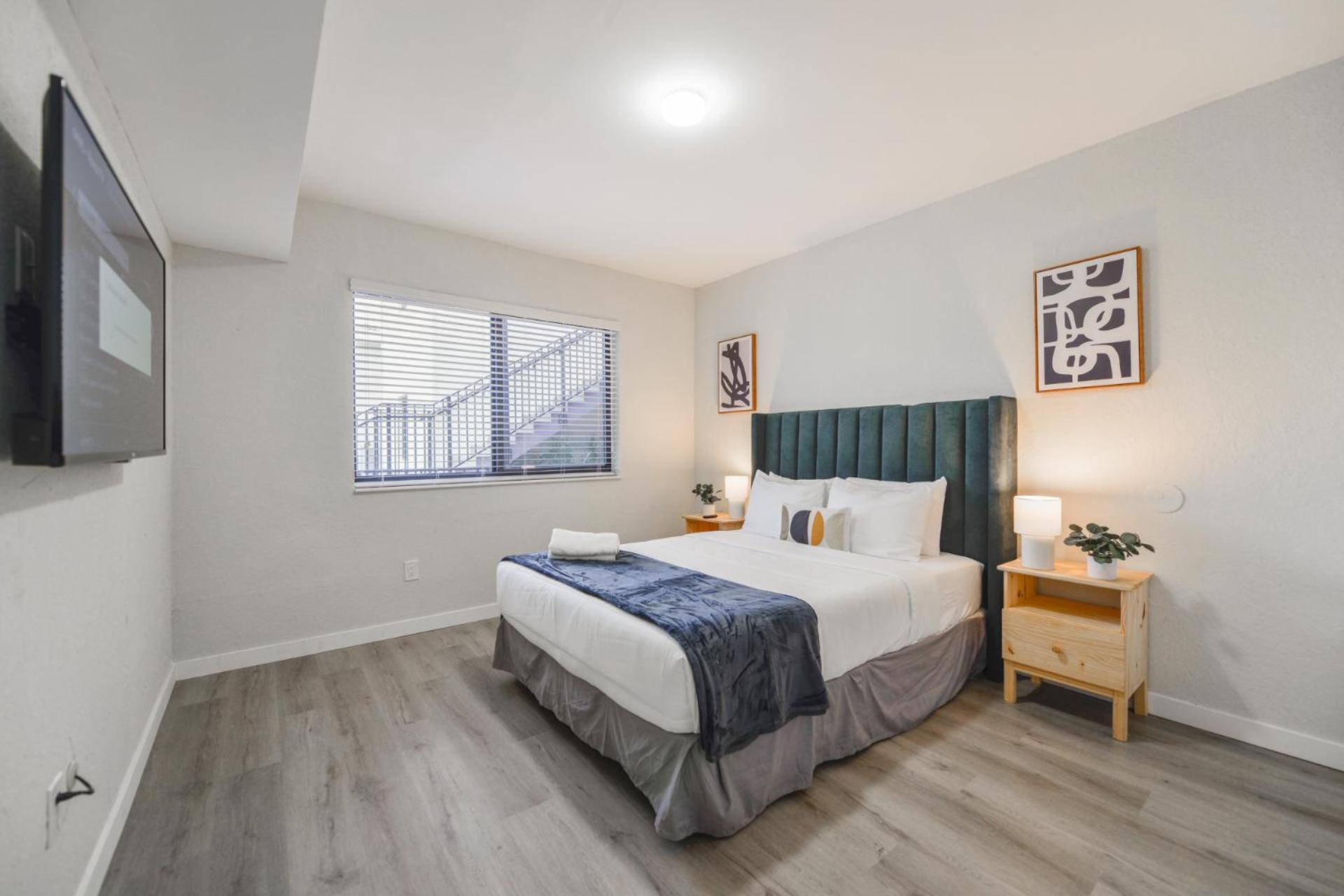 One-Bedroom Apartment photo 2