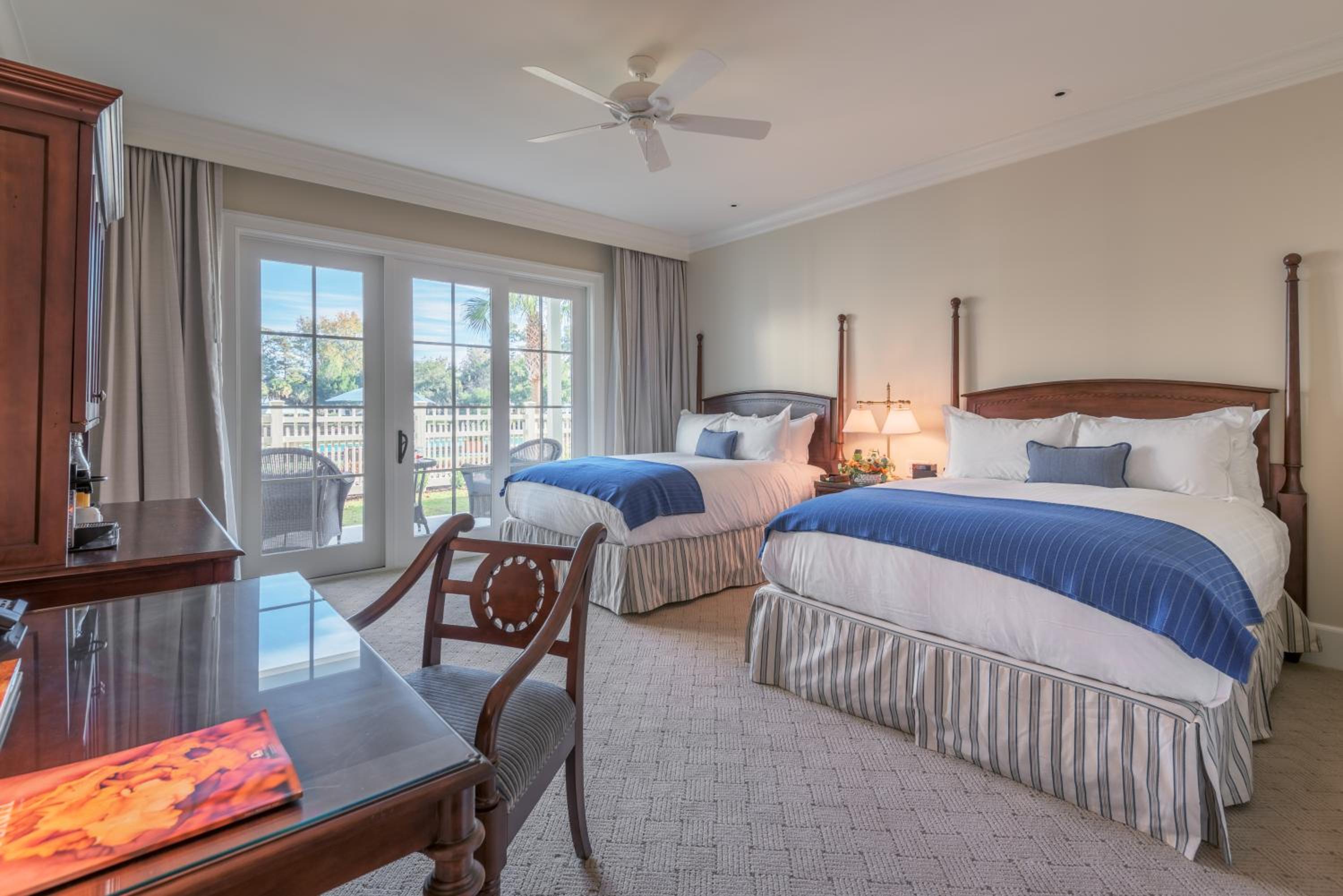Poolside Guest House Queen Queen Room