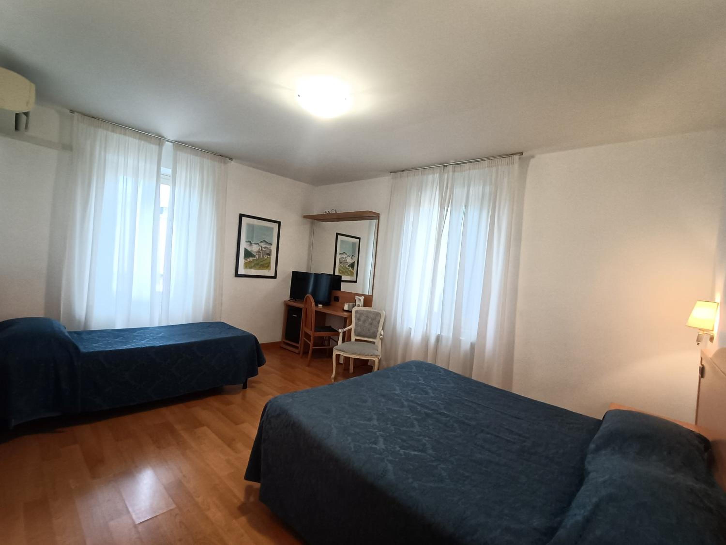 Standard Triple Room photo 2